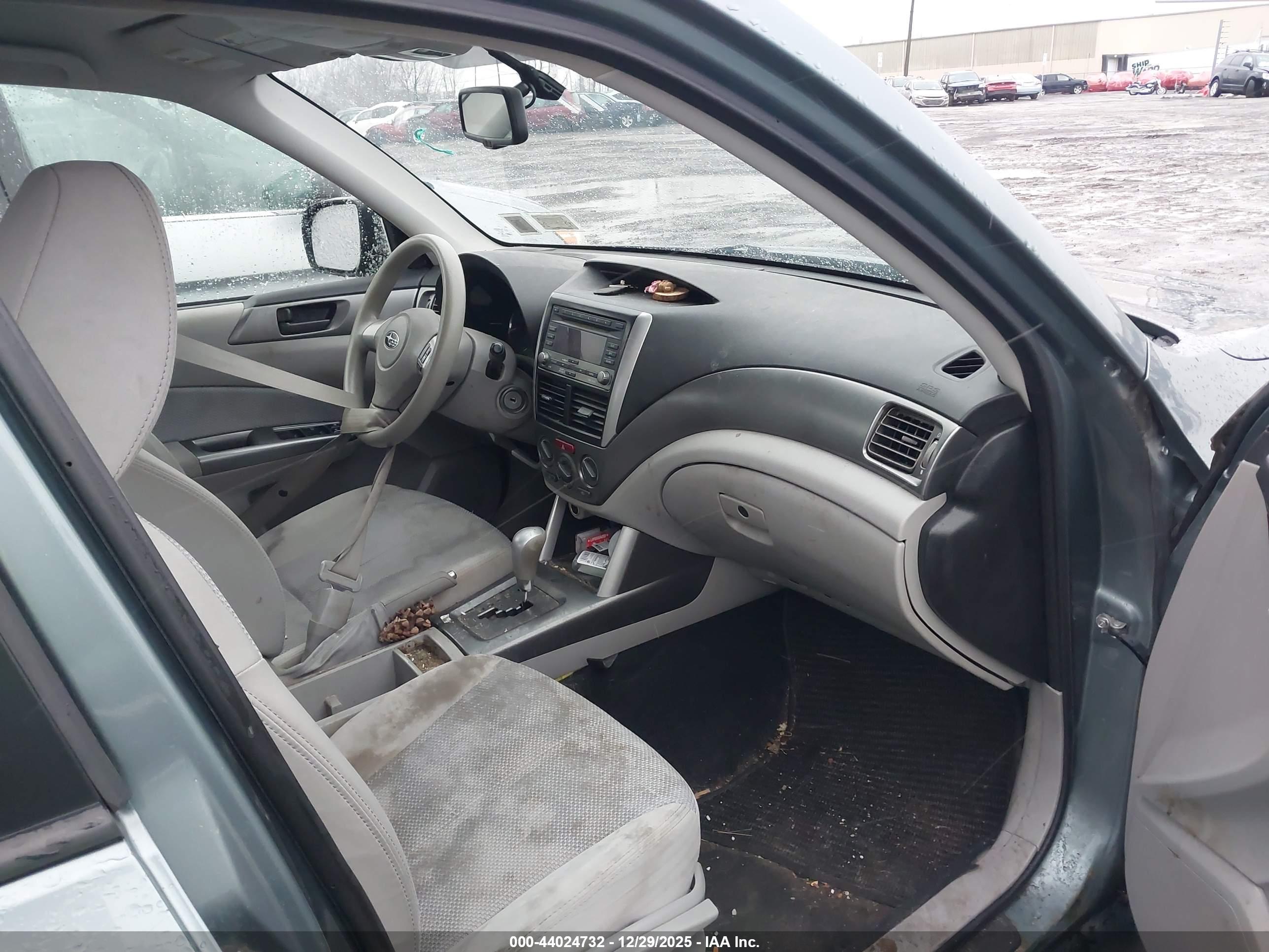 SUBARU FORESTER image 5
