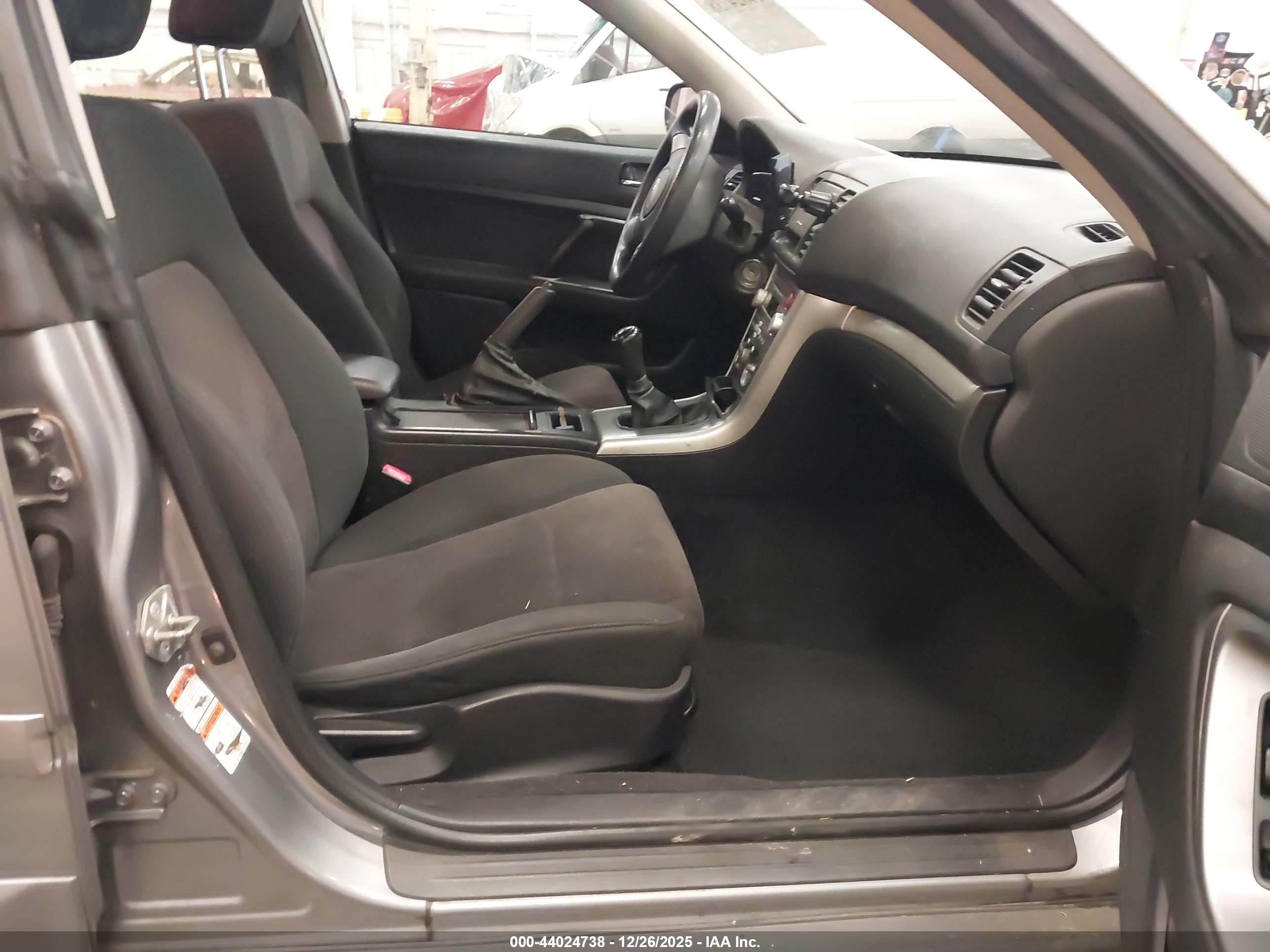 SUBARU OUTBACK image 5