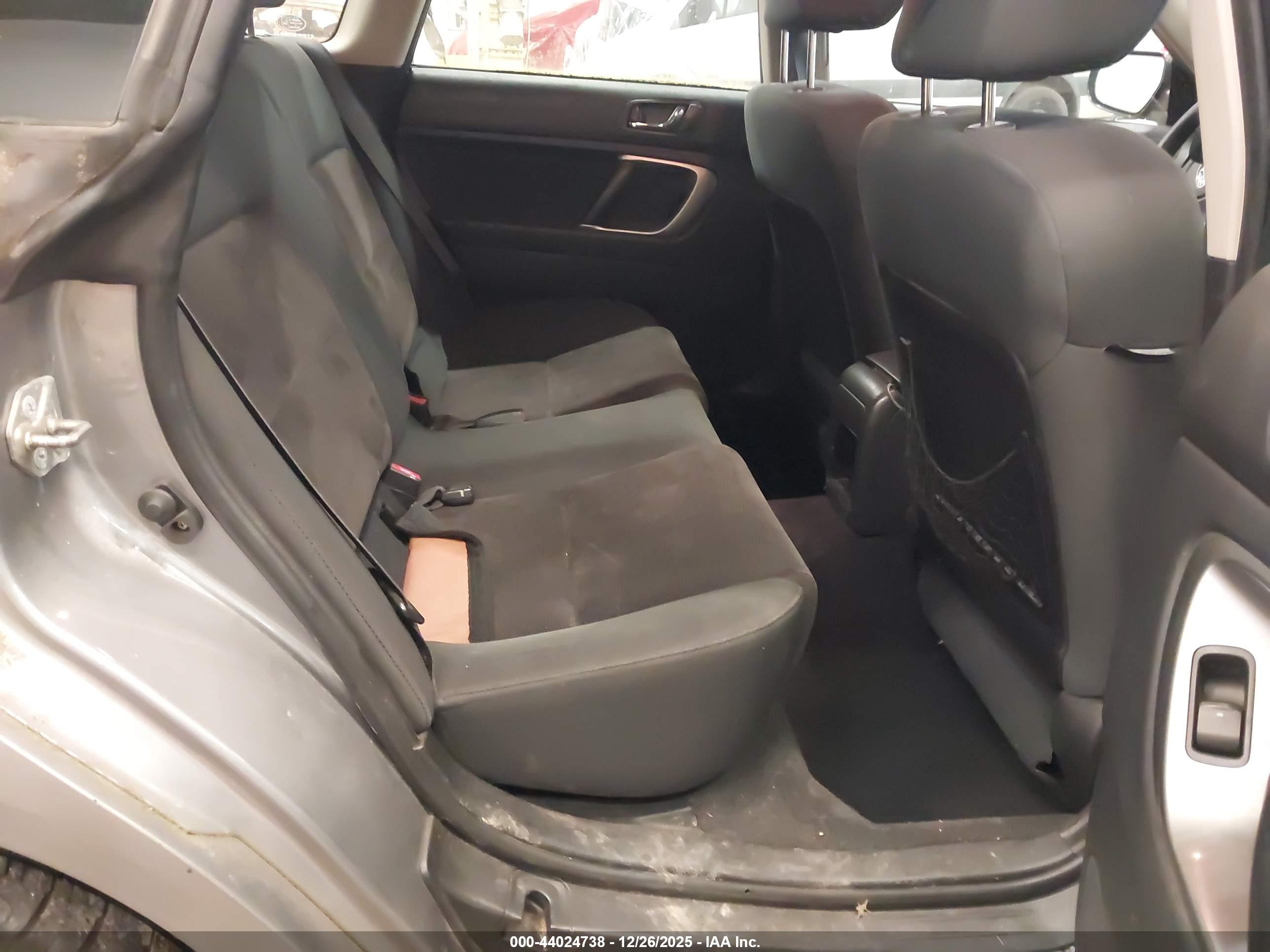SUBARU OUTBACK image 8