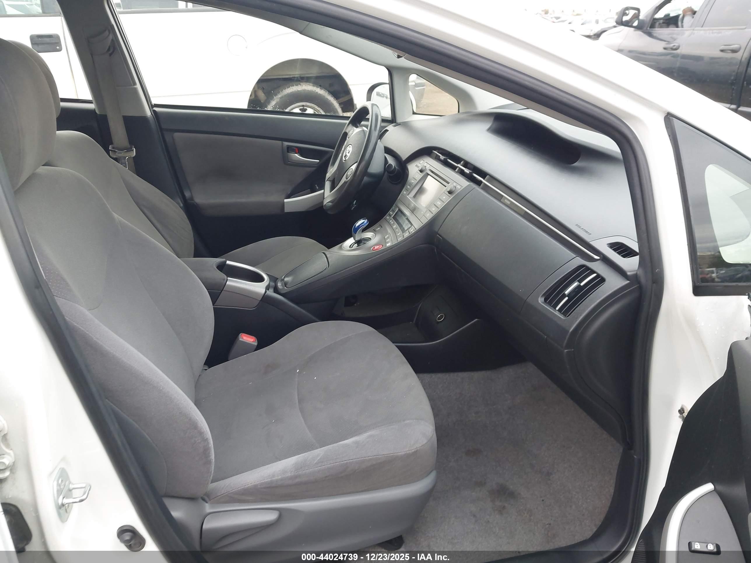 TOYOTA PRIUS image 5