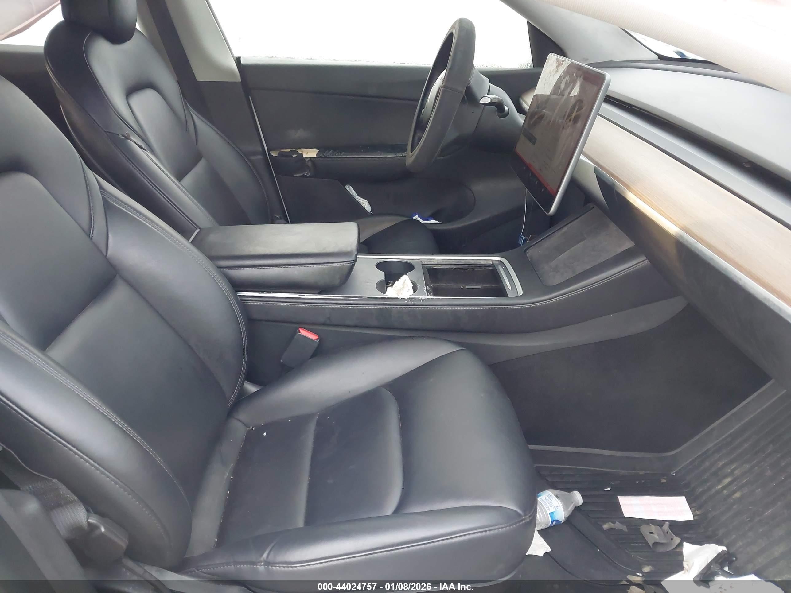 TESLA MODEL image 5