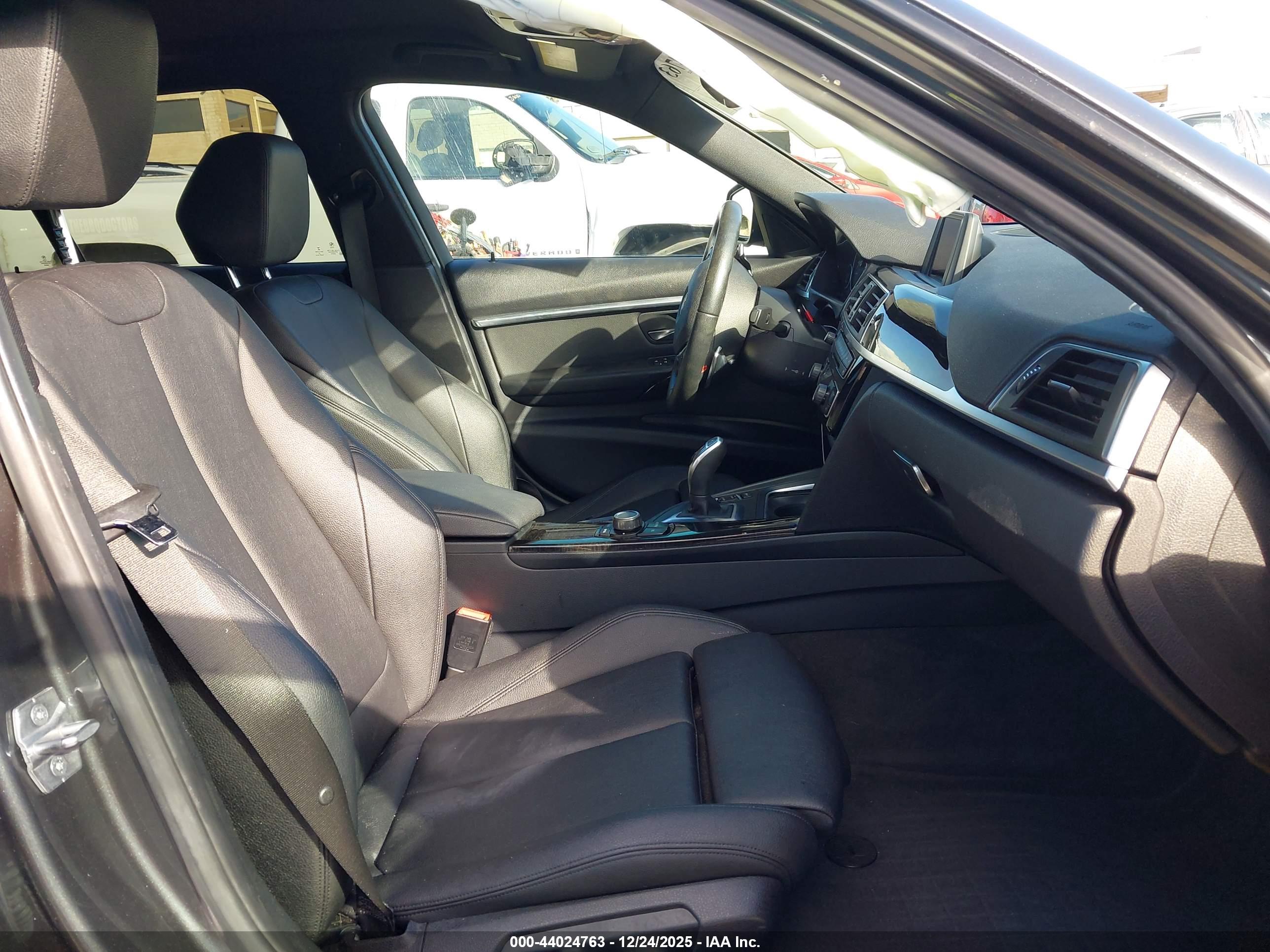 BMW 328I image 5
