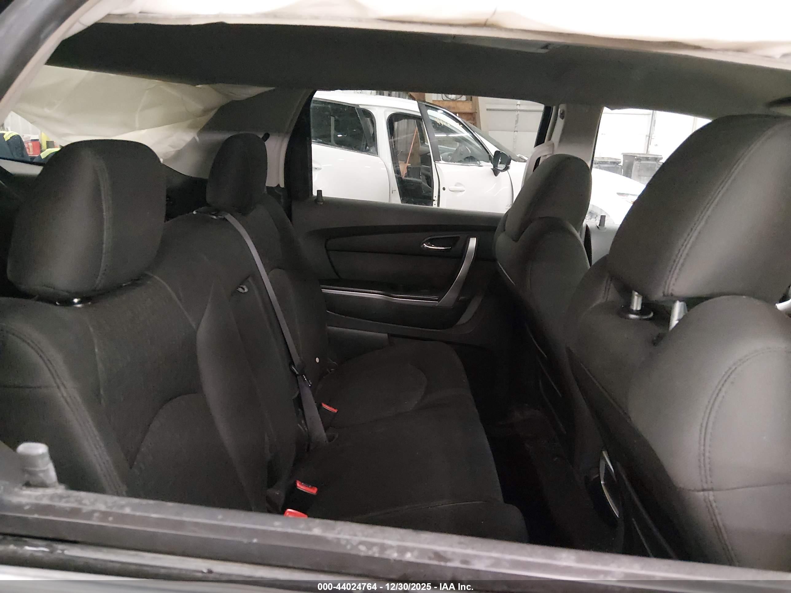 GMC ACADIA image 8