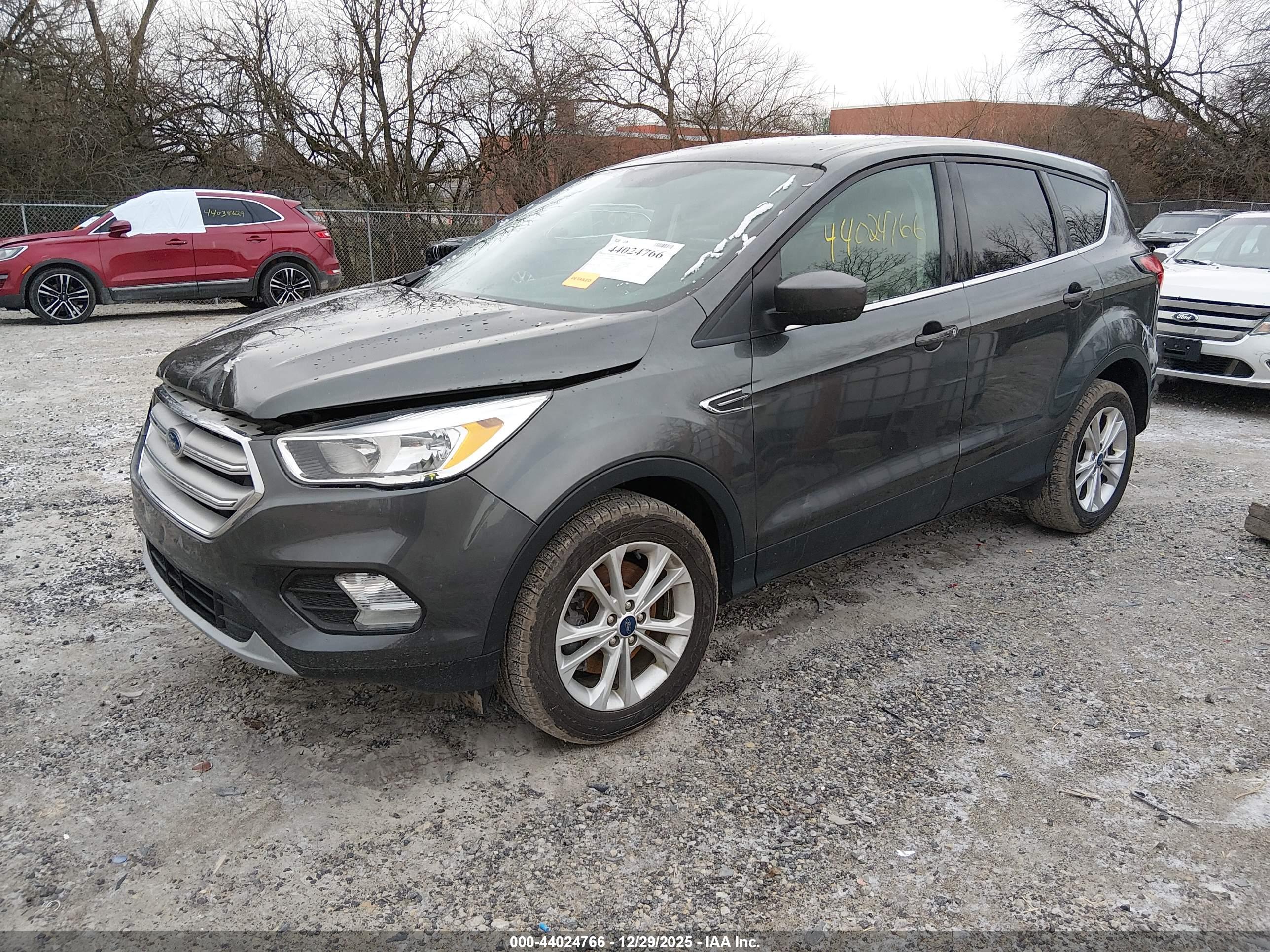FORD ESCAPE image 2