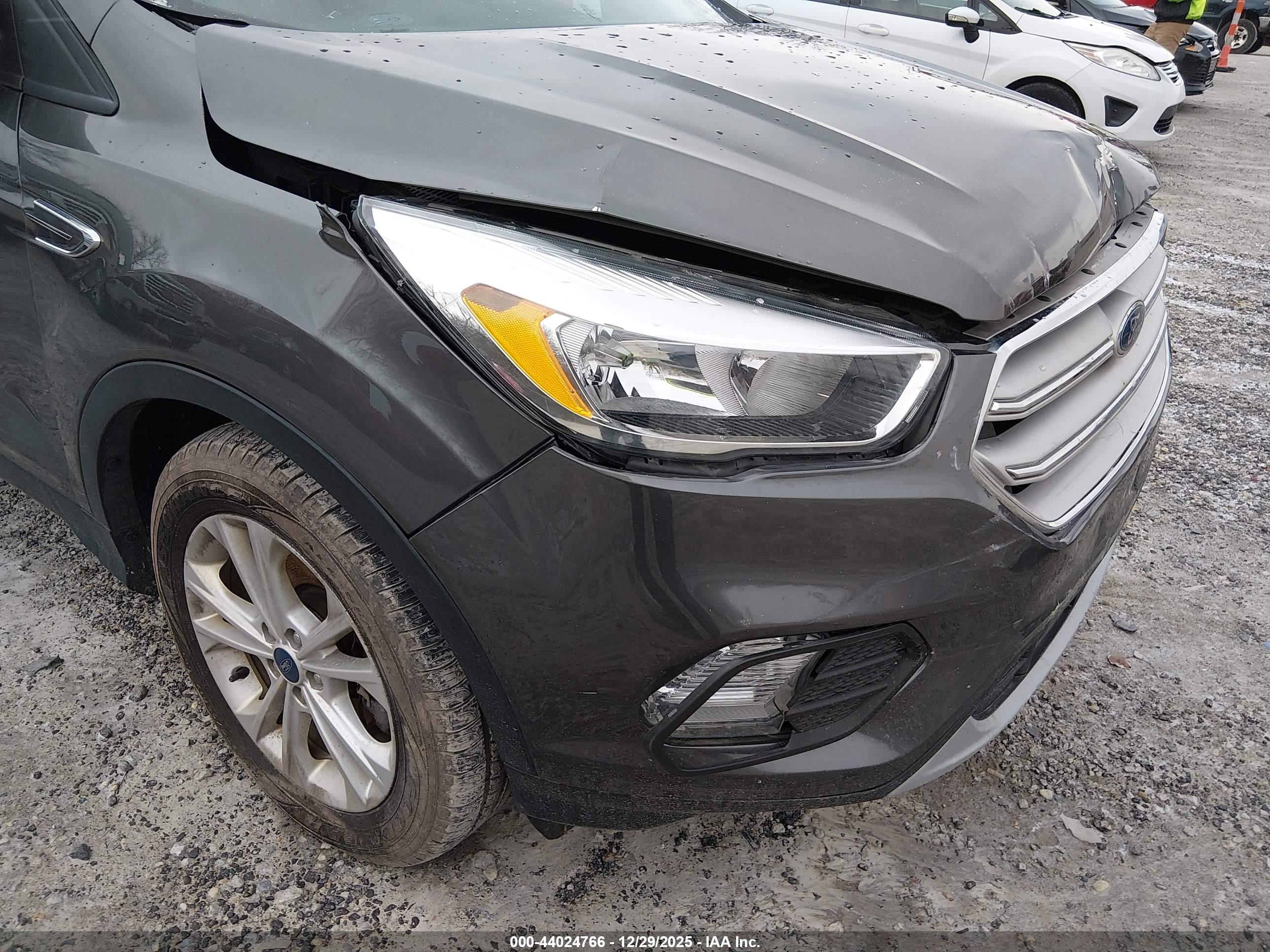 FORD ESCAPE image 6