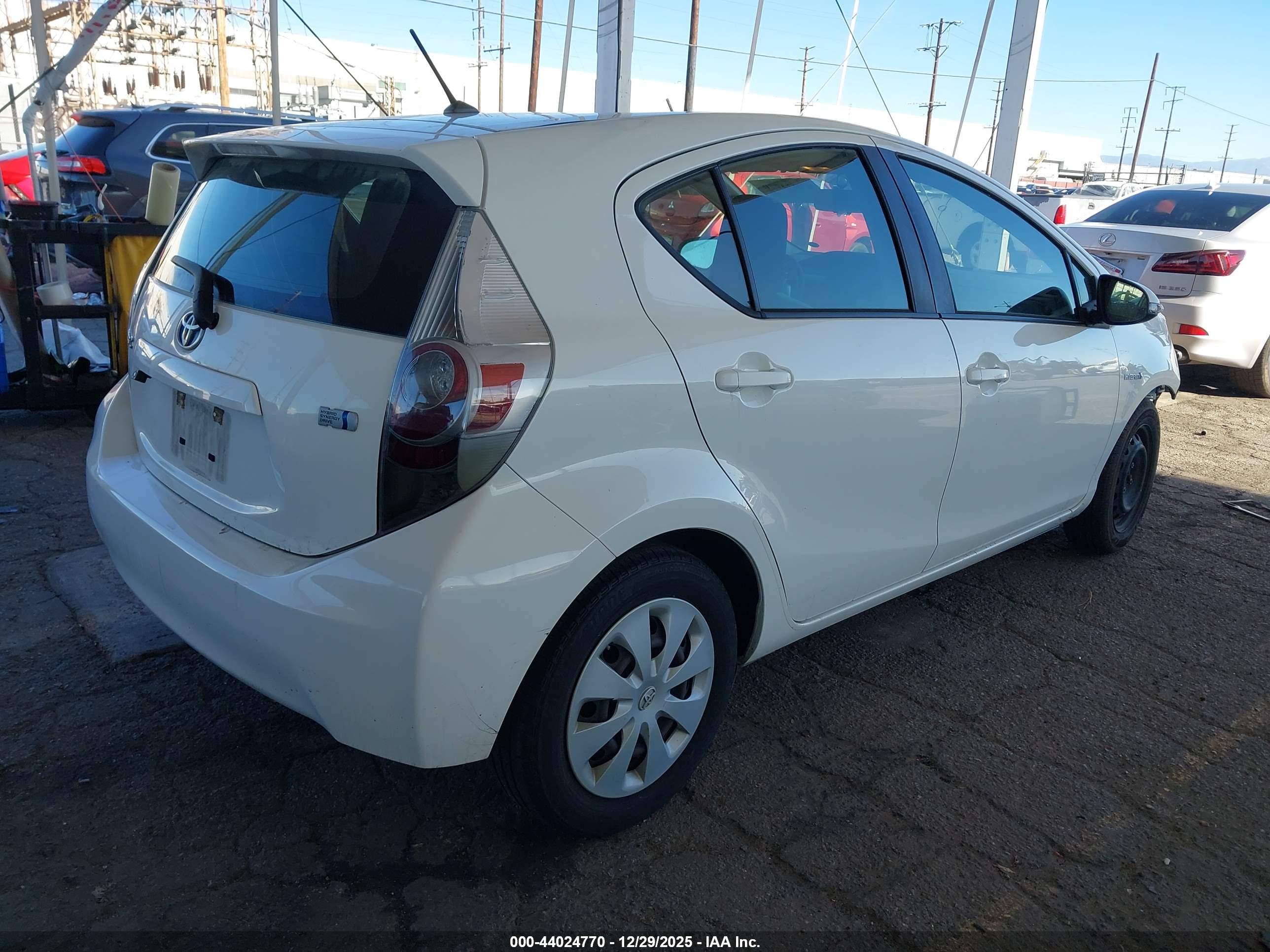 TOYOTA PRIUS image 4