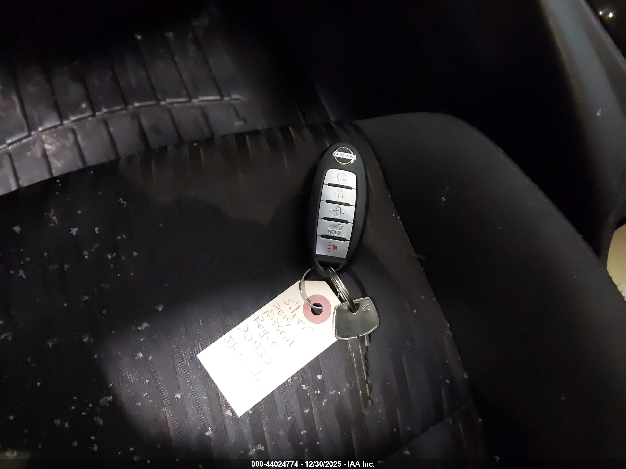 NISSAN ROGUE image 11