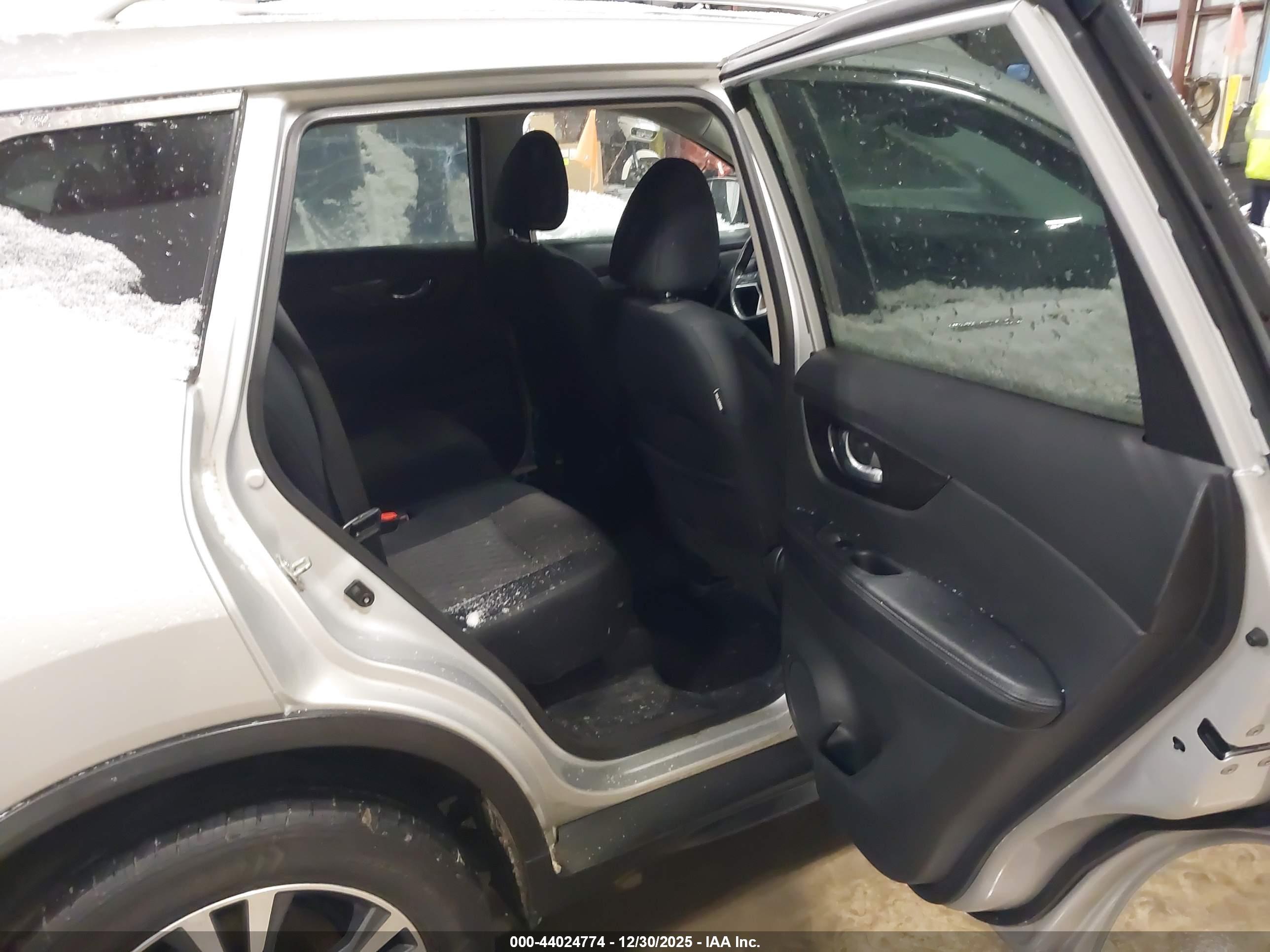 NISSAN ROGUE image 8