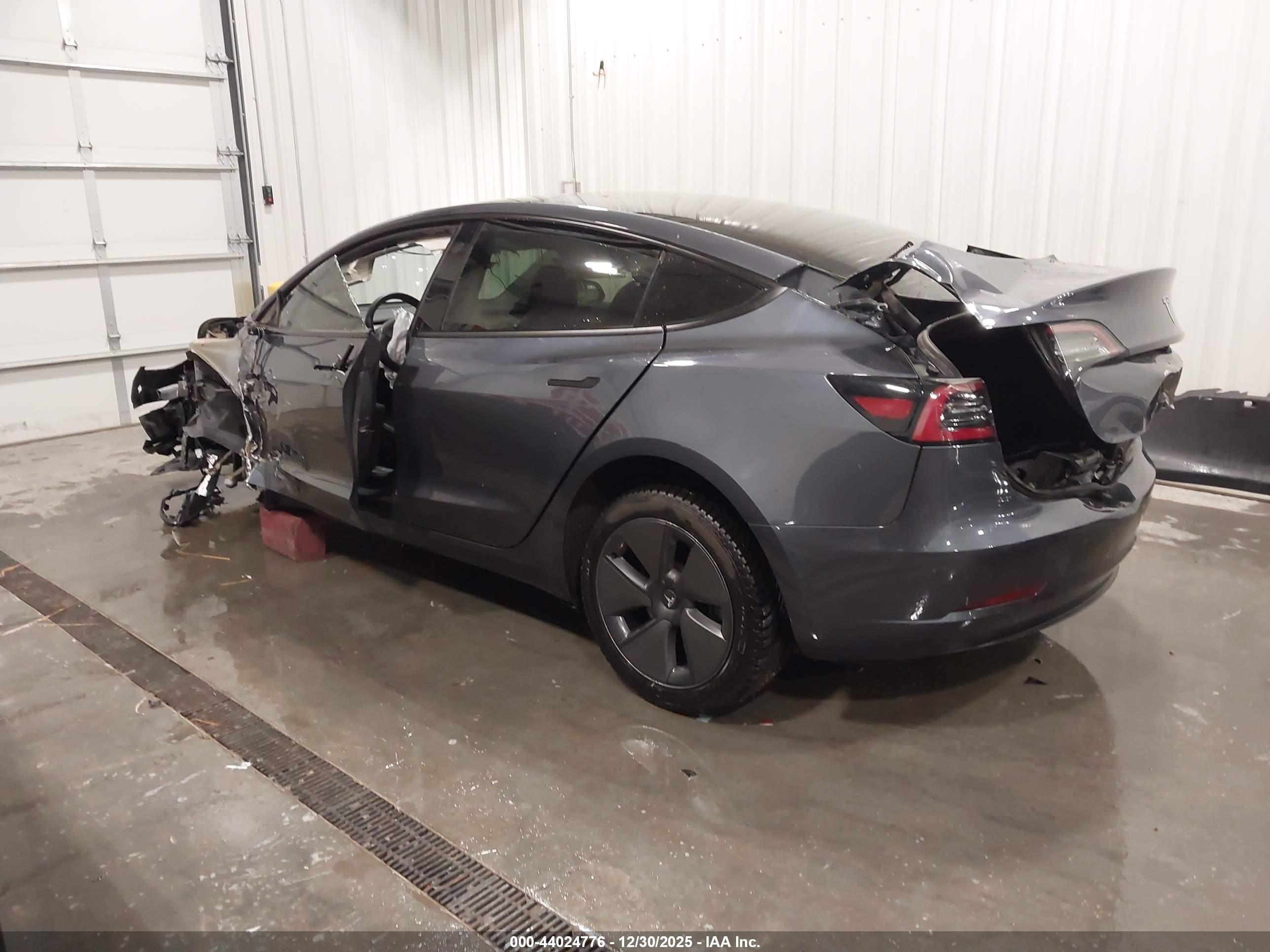 TESLA MODEL image 3
