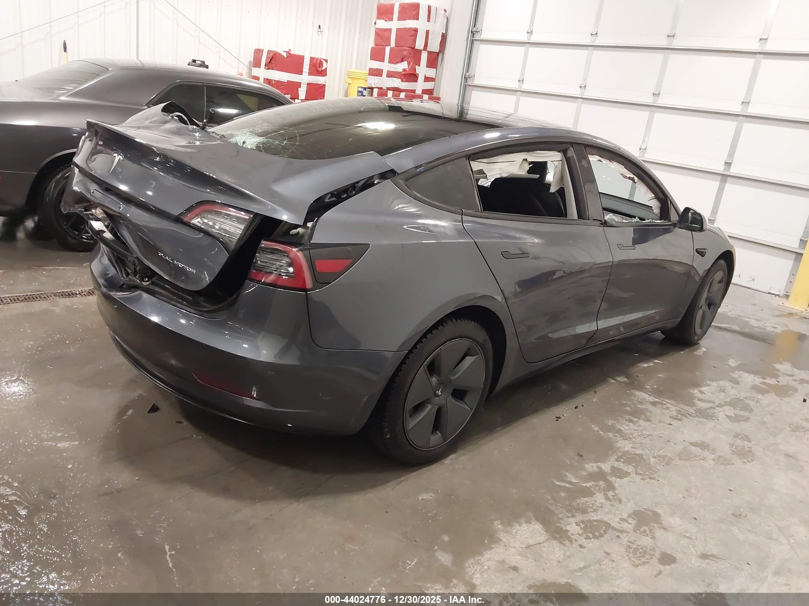TESLA MODEL image 4
