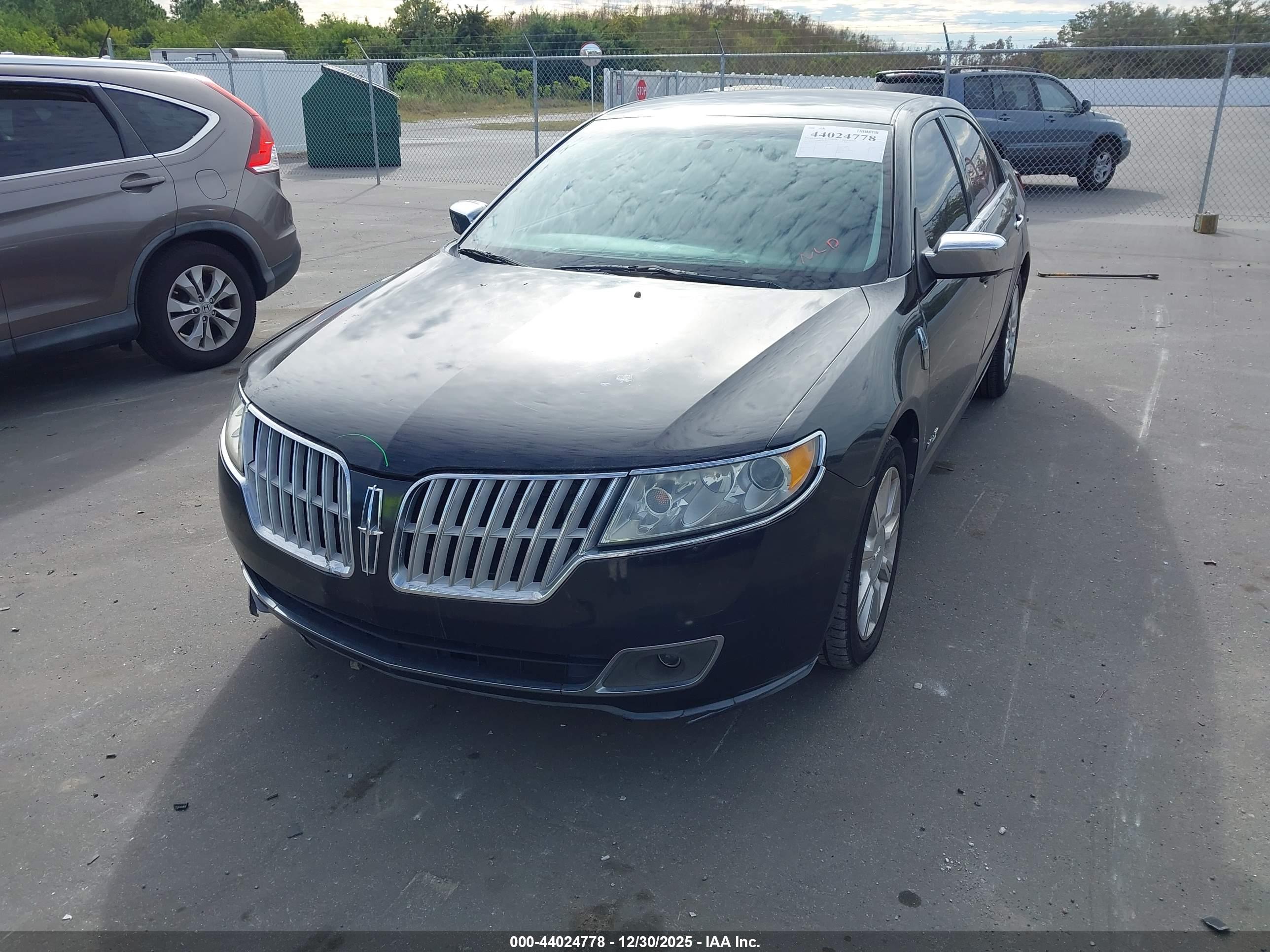 LINCOLN MKZ image 2