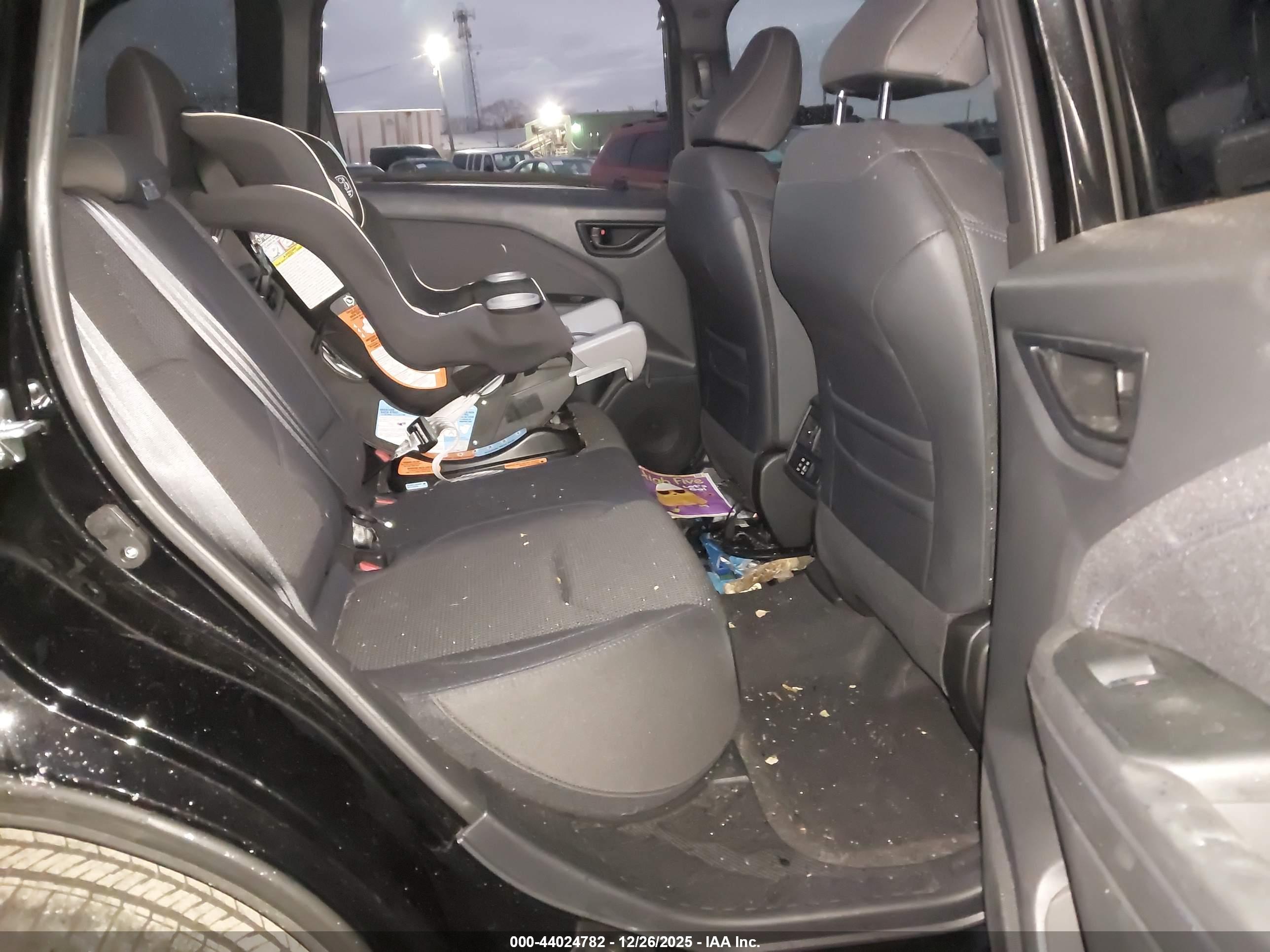 SUBARU FORESTER image 8