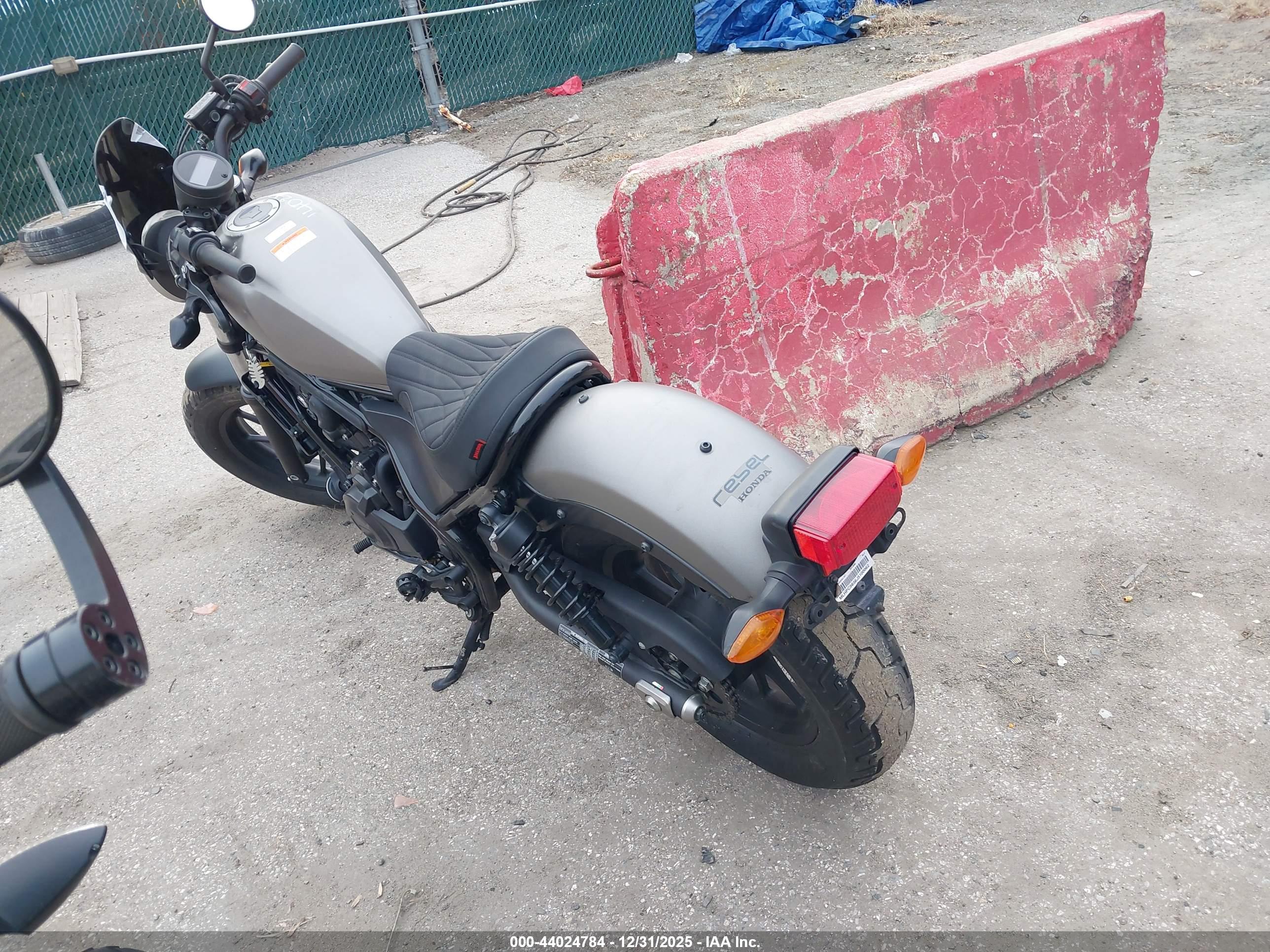 HONDA CMX500 image 3