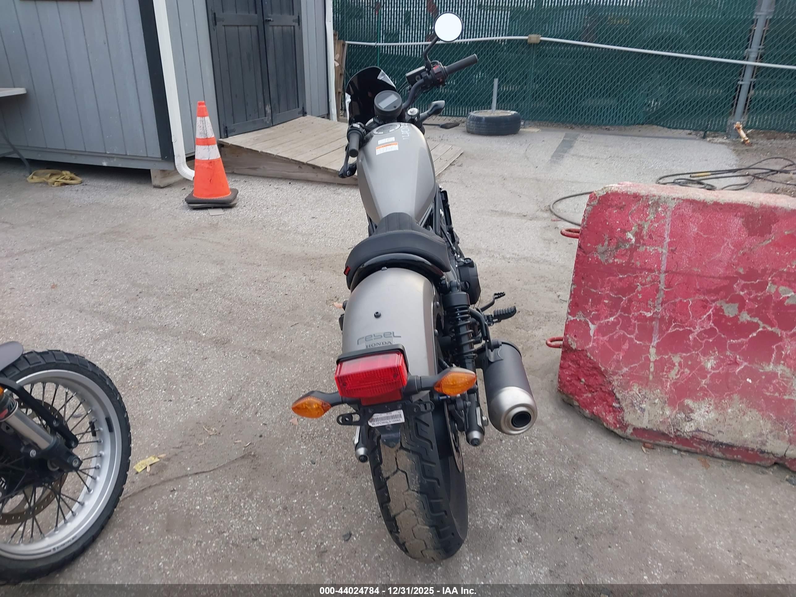 HONDA CMX500 image 6