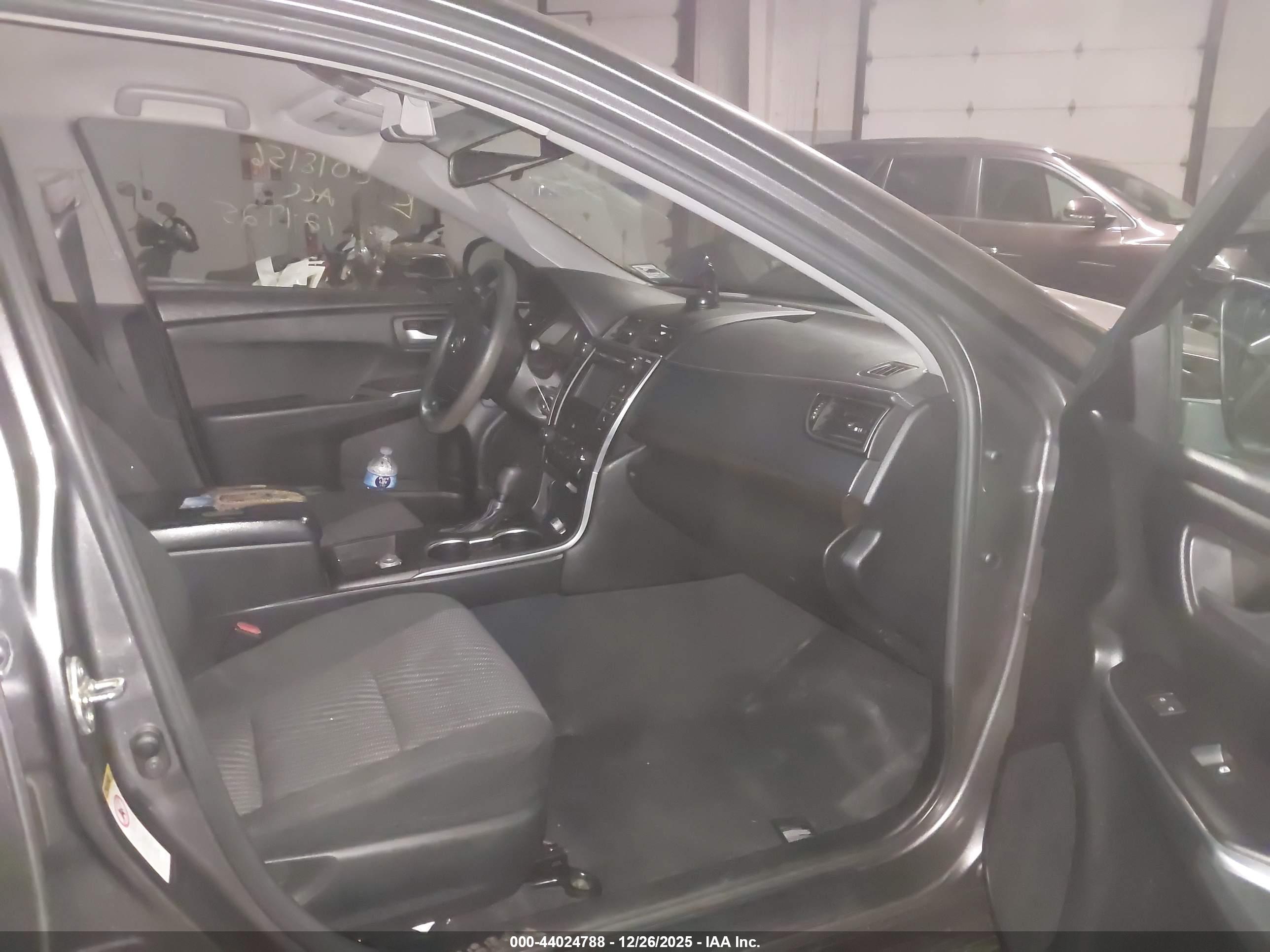 TOYOTA CAMRY image 5