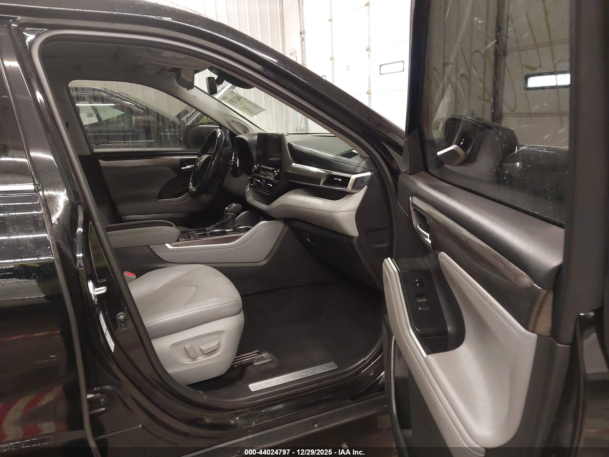 TOYOTA HIGHLANDER image 5