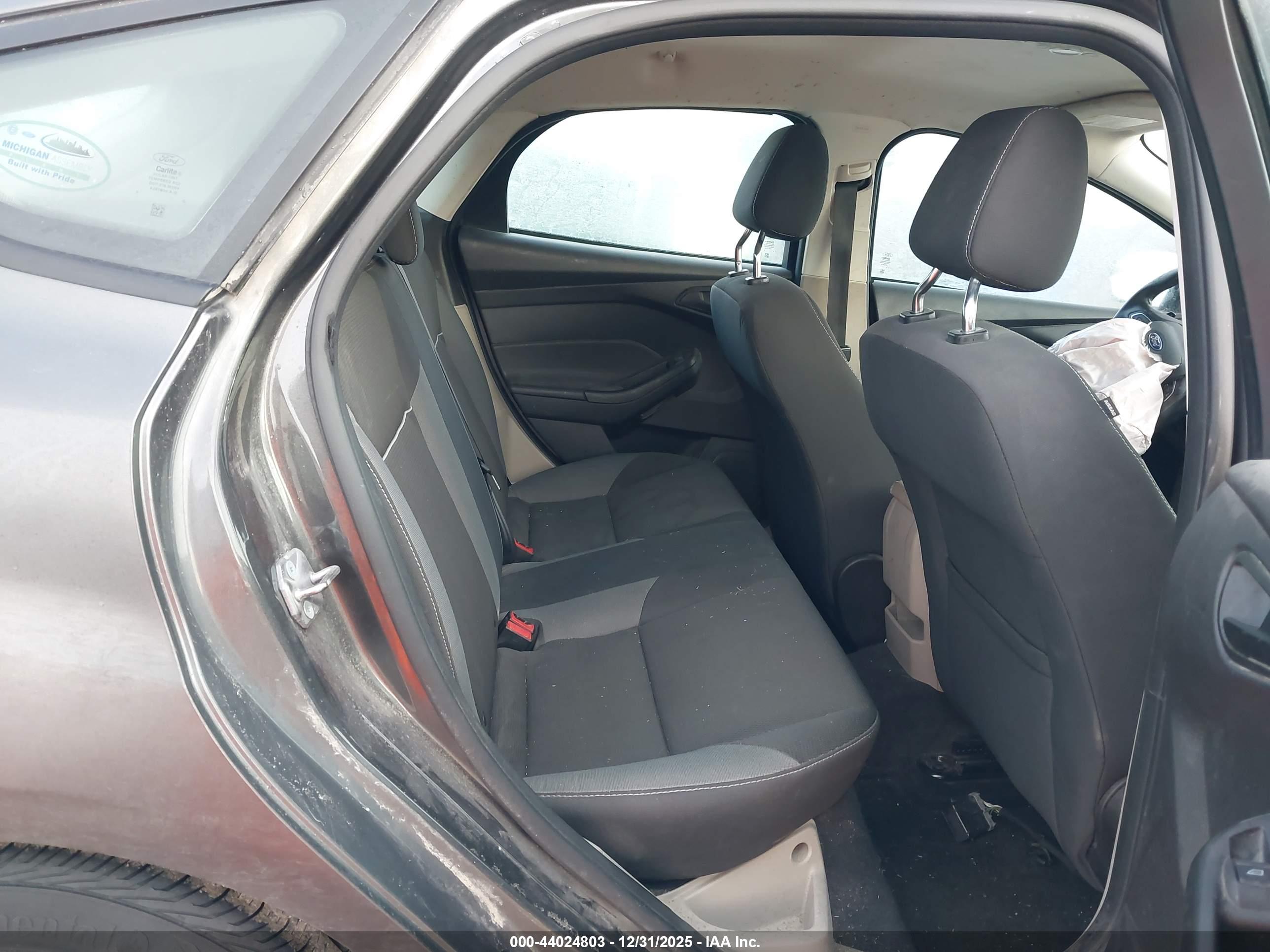 FORD FOCUS image 8