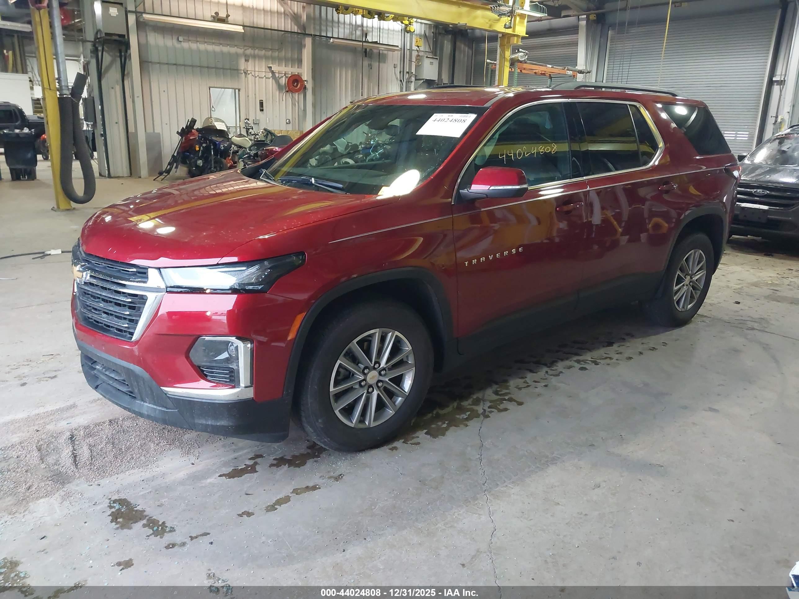 CHEVROLET TRAVERSE image 2