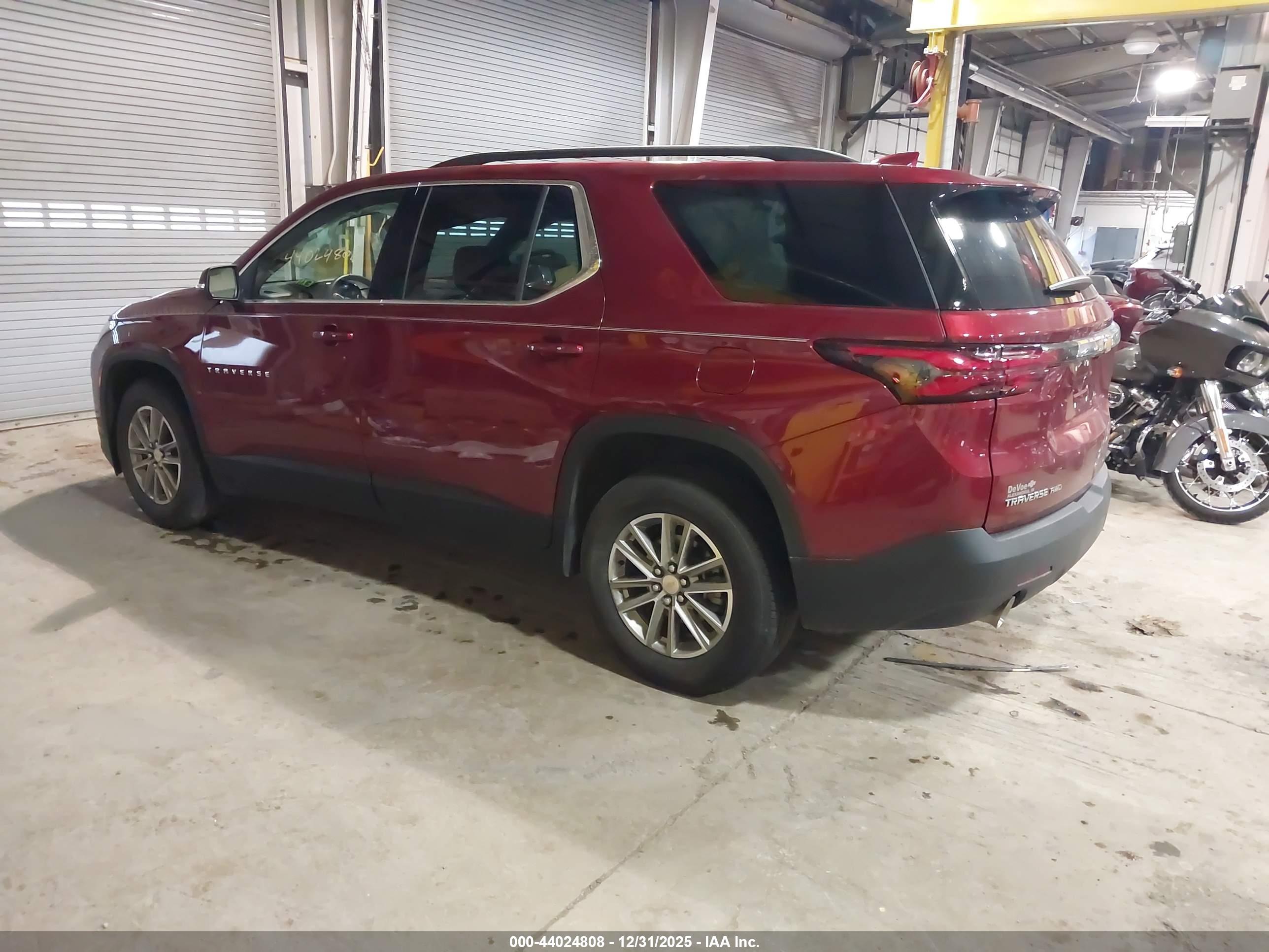 CHEVROLET TRAVERSE image 3