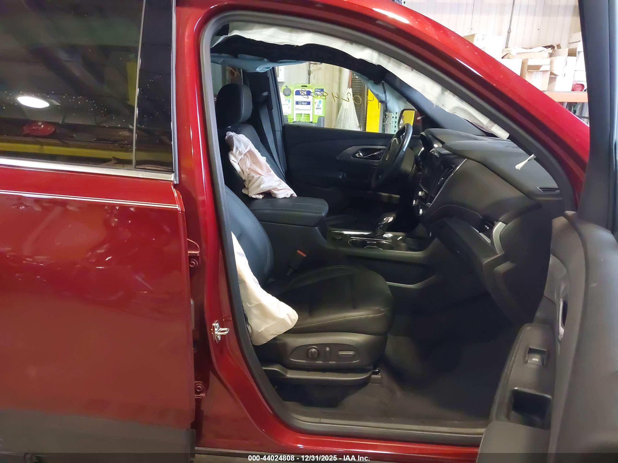 CHEVROLET TRAVERSE image 5