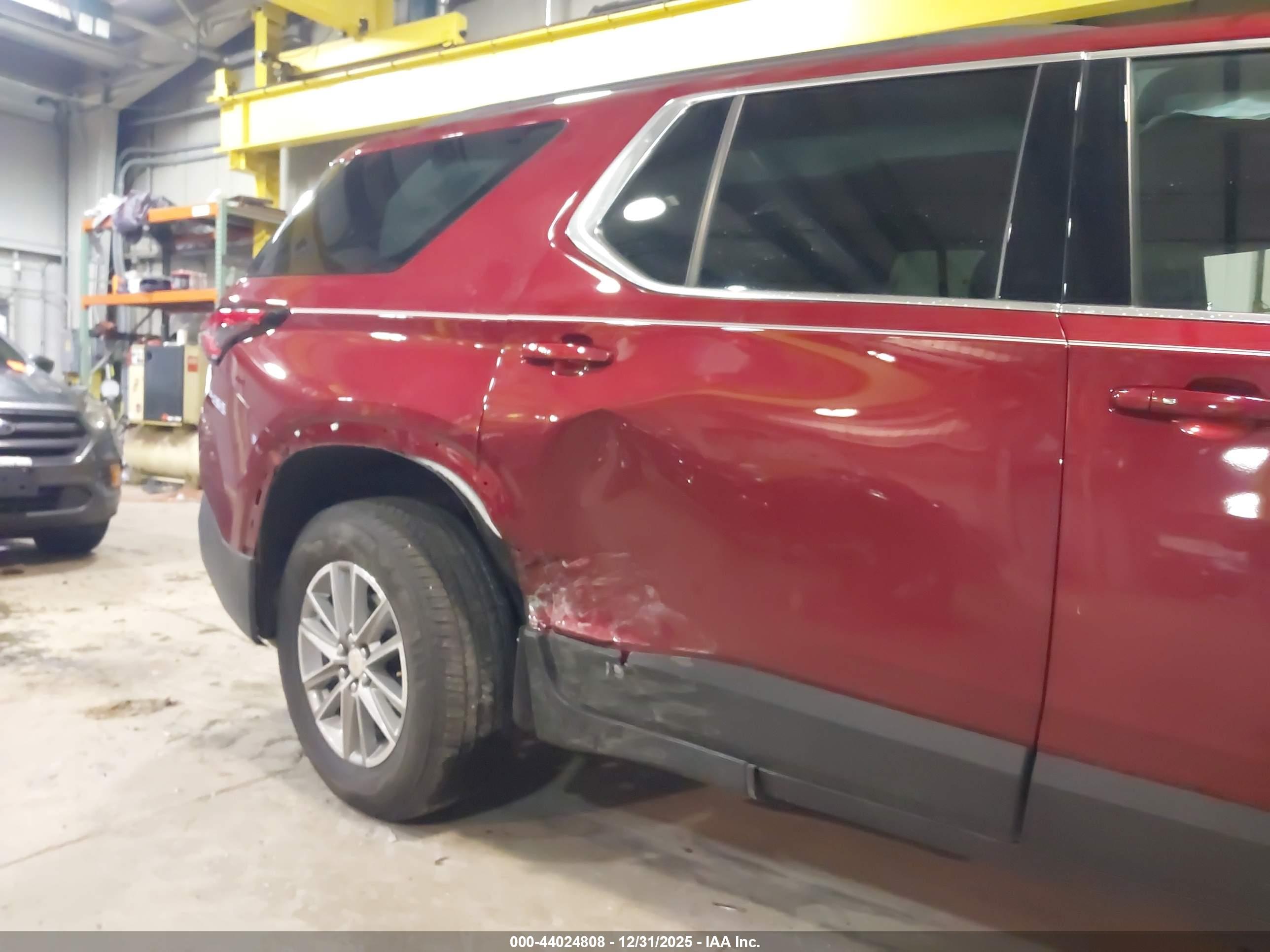 CHEVROLET TRAVERSE image 6