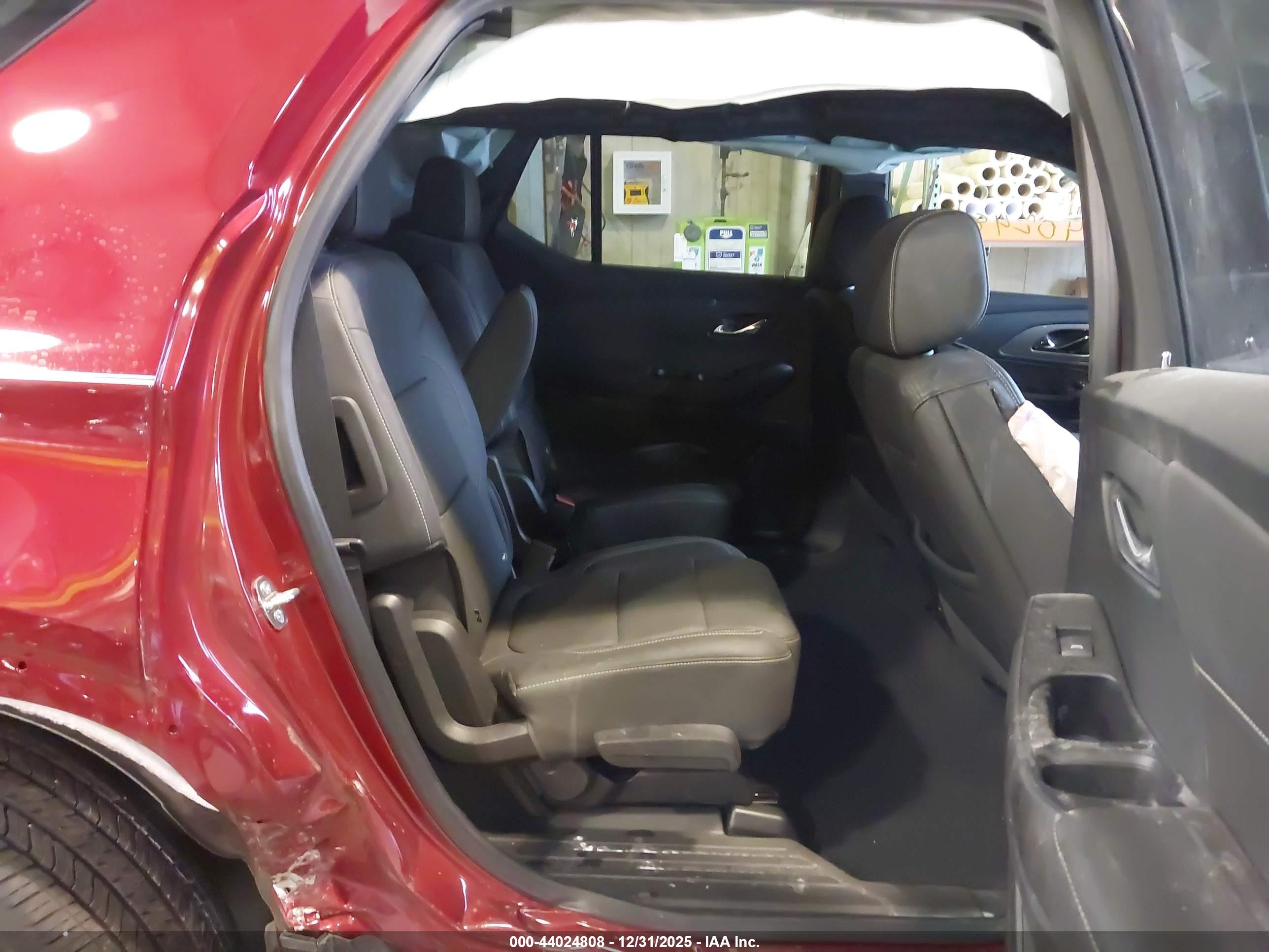 CHEVROLET TRAVERSE image 8