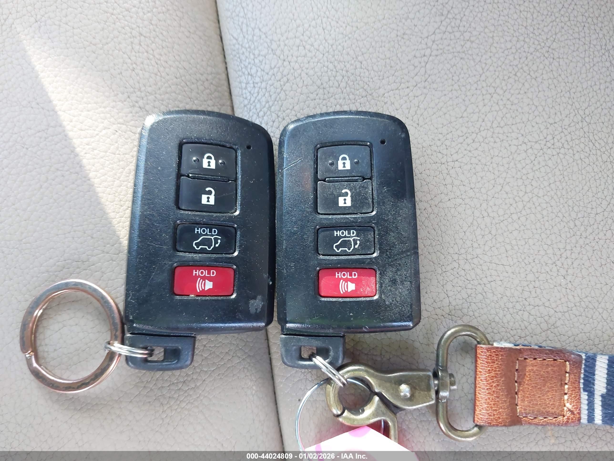 TOYOTA RAV4 image 11