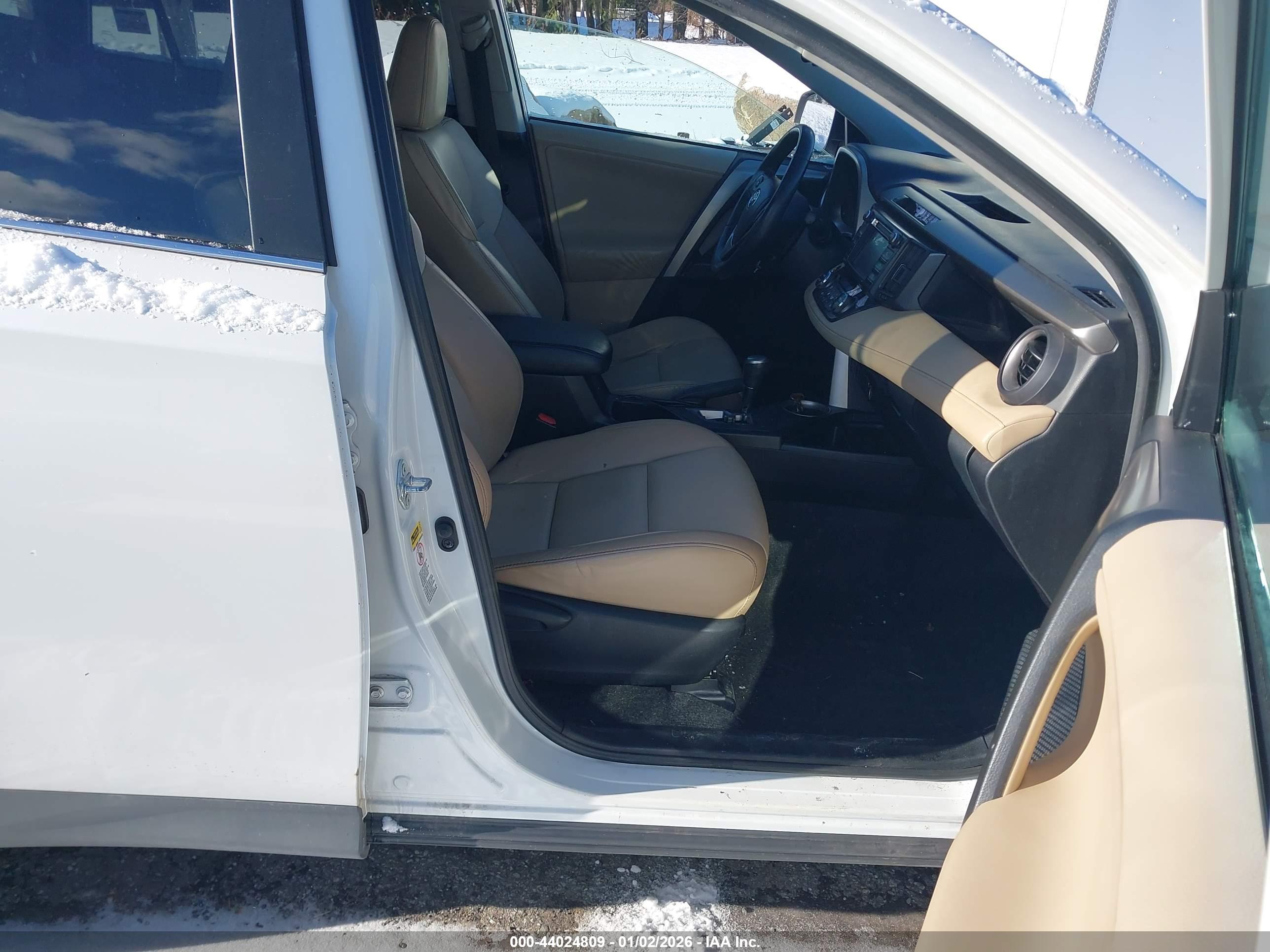TOYOTA RAV4 image 5