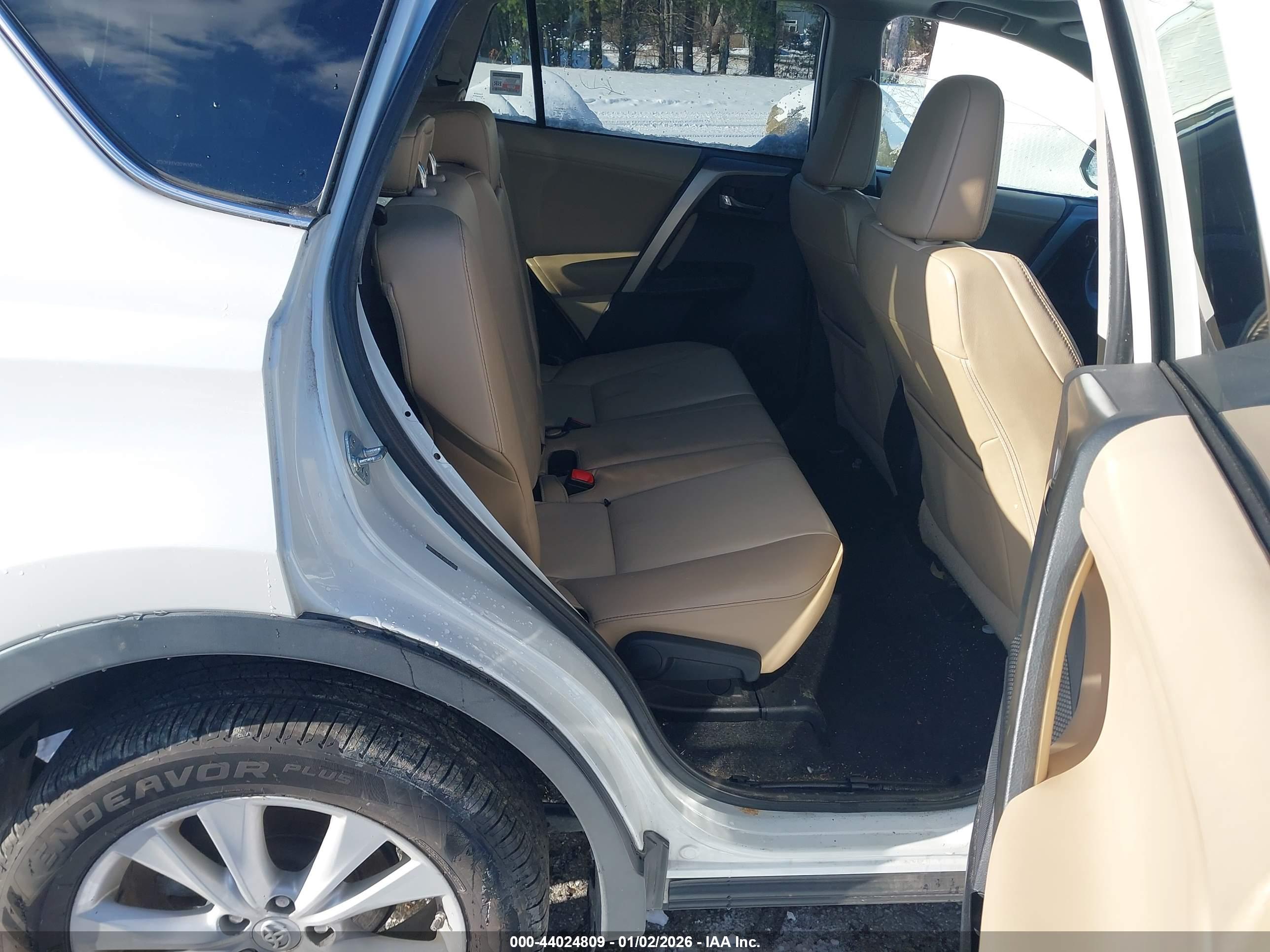 TOYOTA RAV4 image 8
