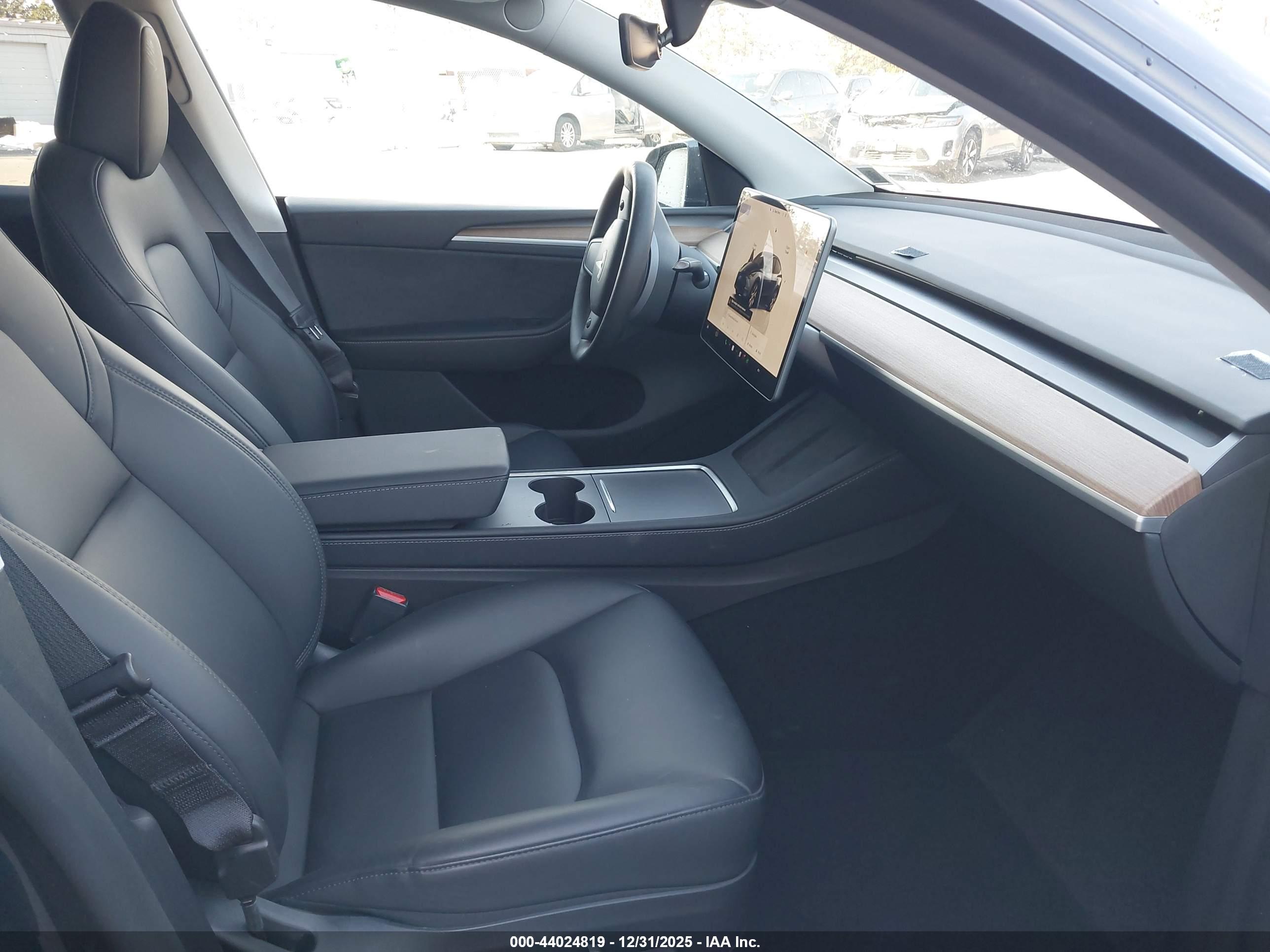 TESLA MODEL image 5