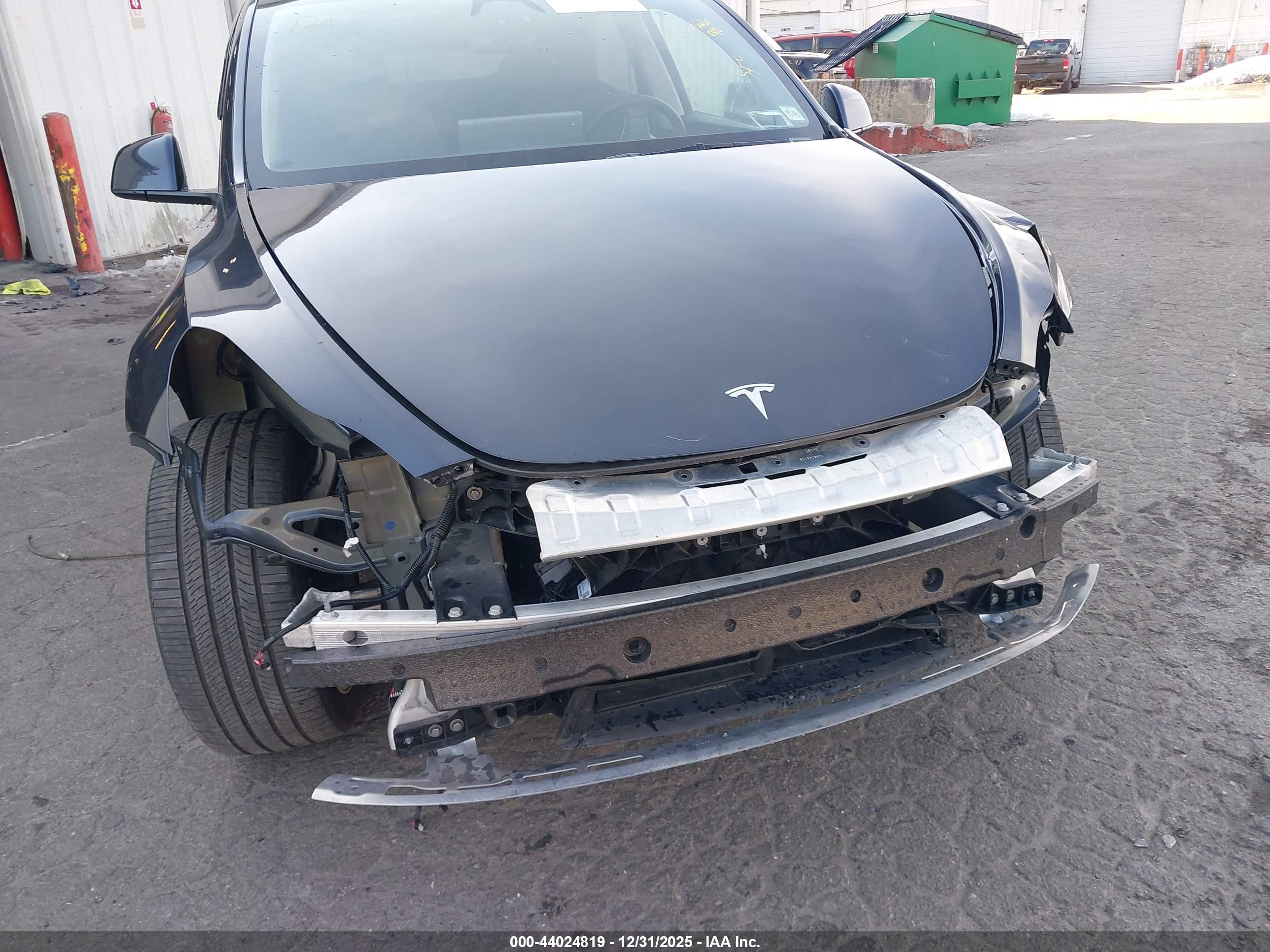 TESLA MODEL image 6