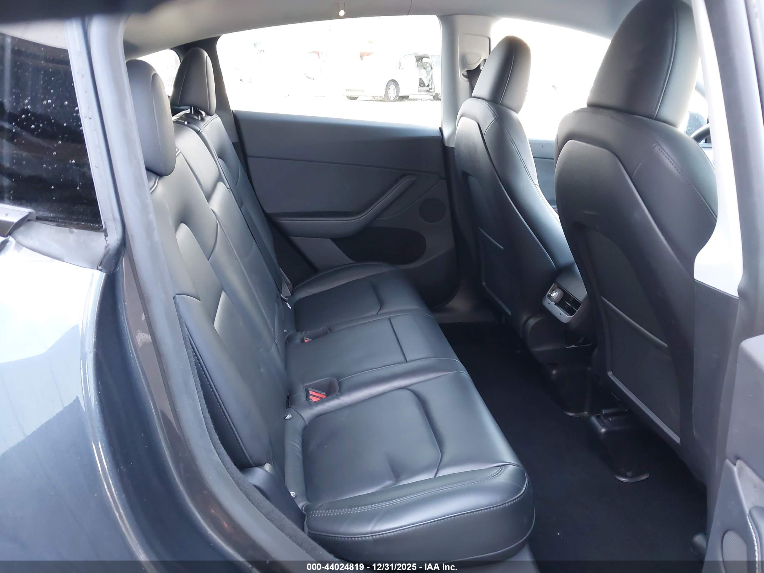 TESLA MODEL image 8