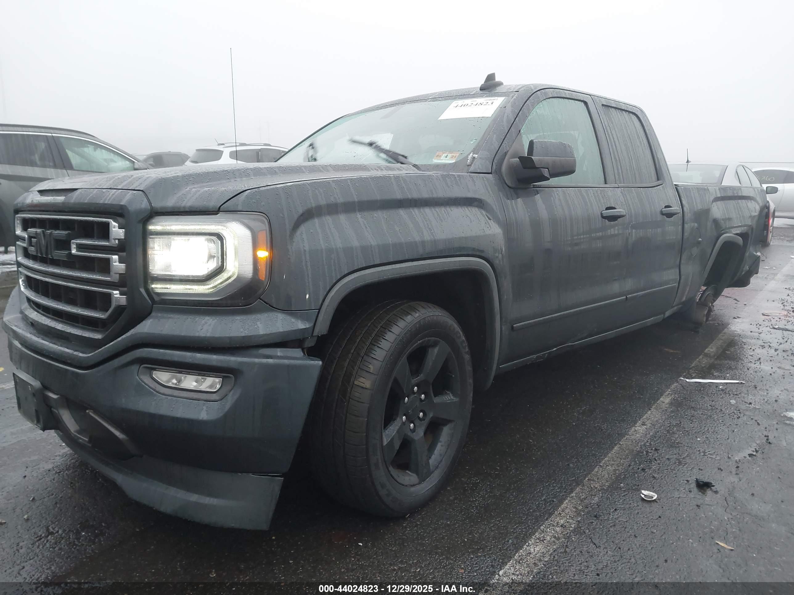 GMC SIERRA image 2