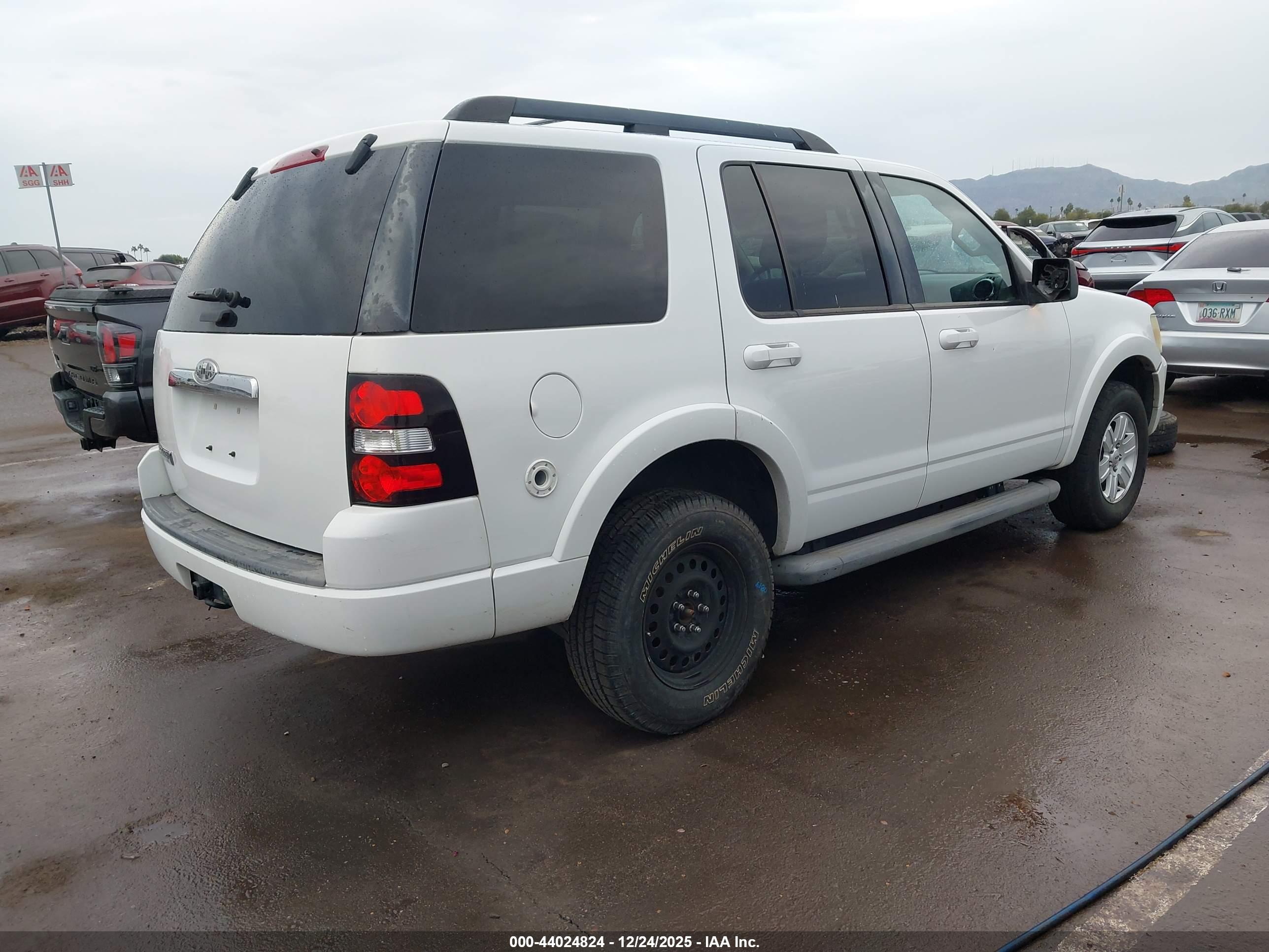FORD EXPLORER image 4