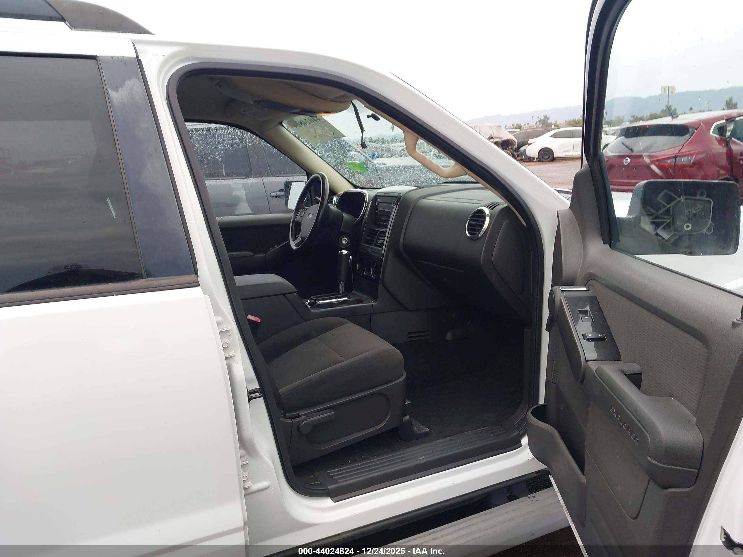 FORD EXPLORER image 5