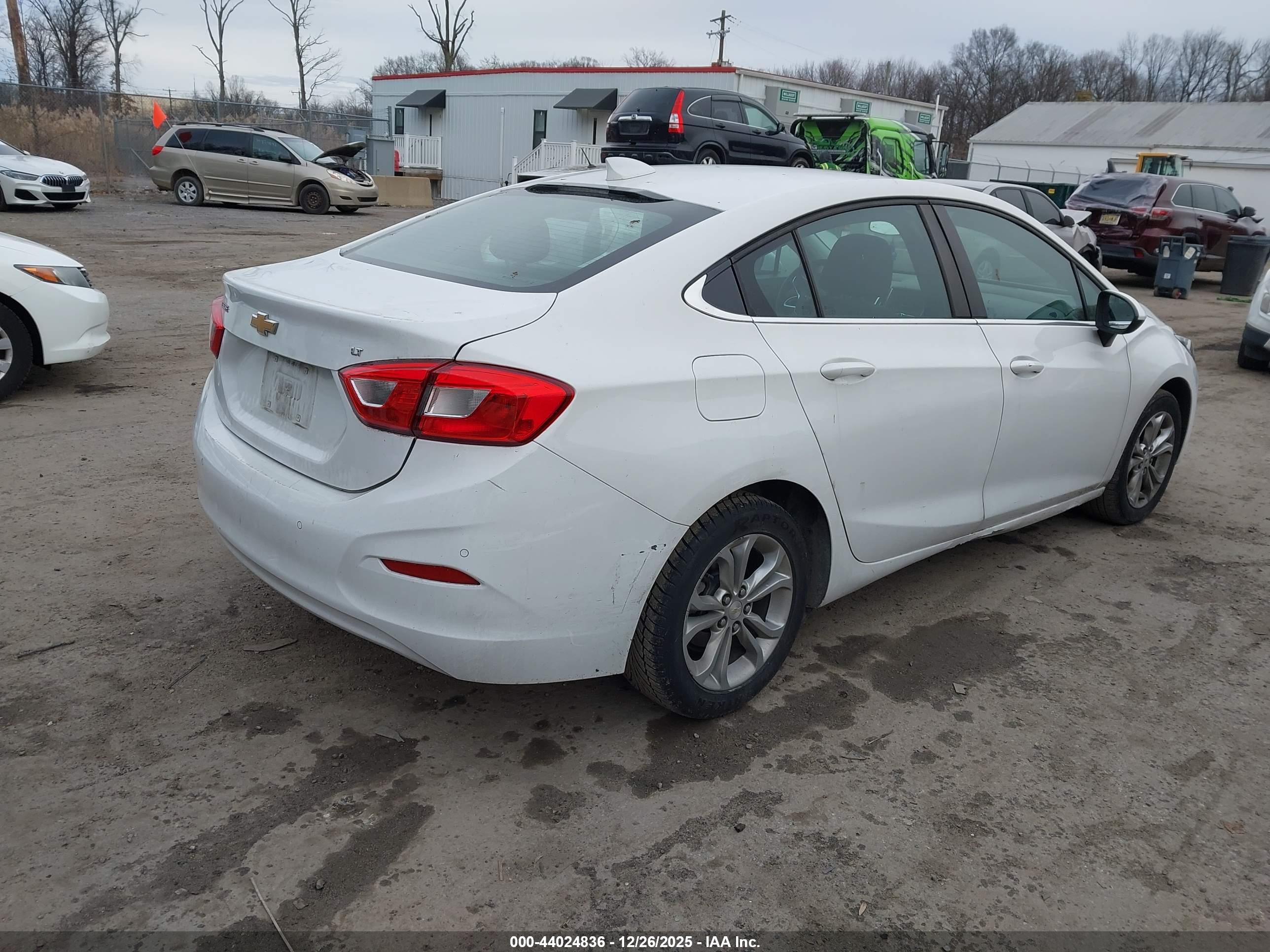 CHEVROLET CRUZE image 4