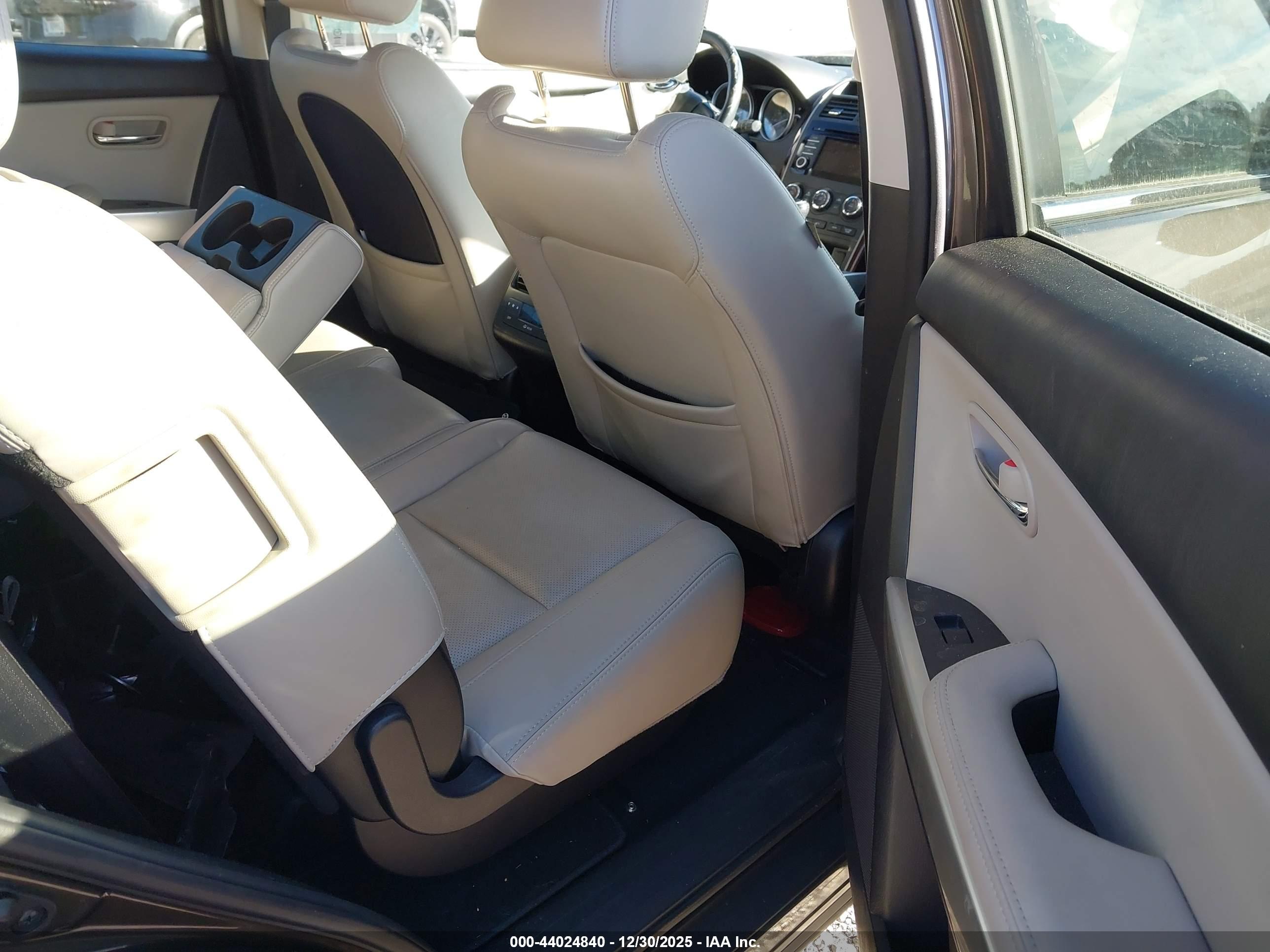 MAZDA CX-9 image 8