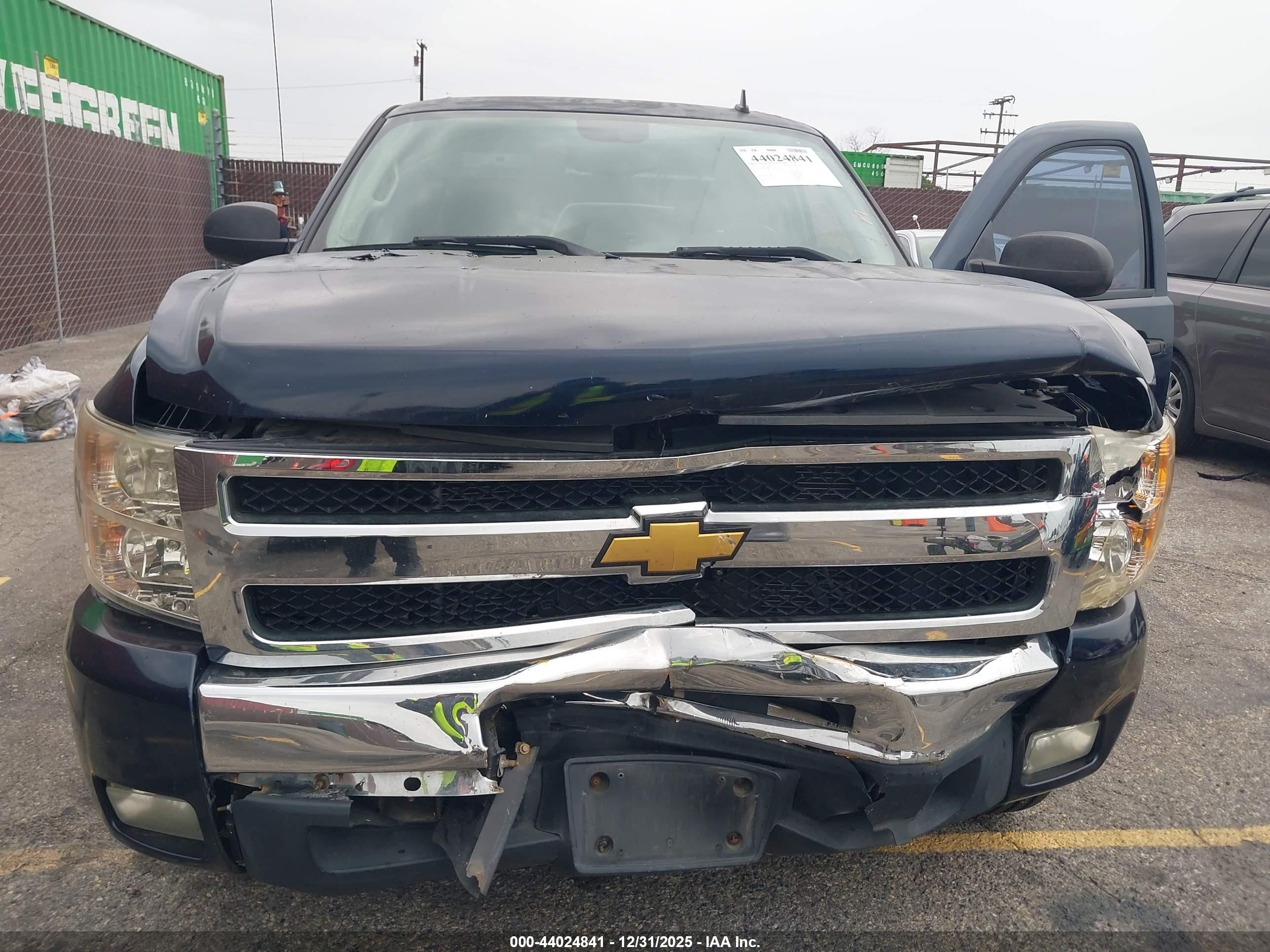 CHEVROLET SILVERADO image 10