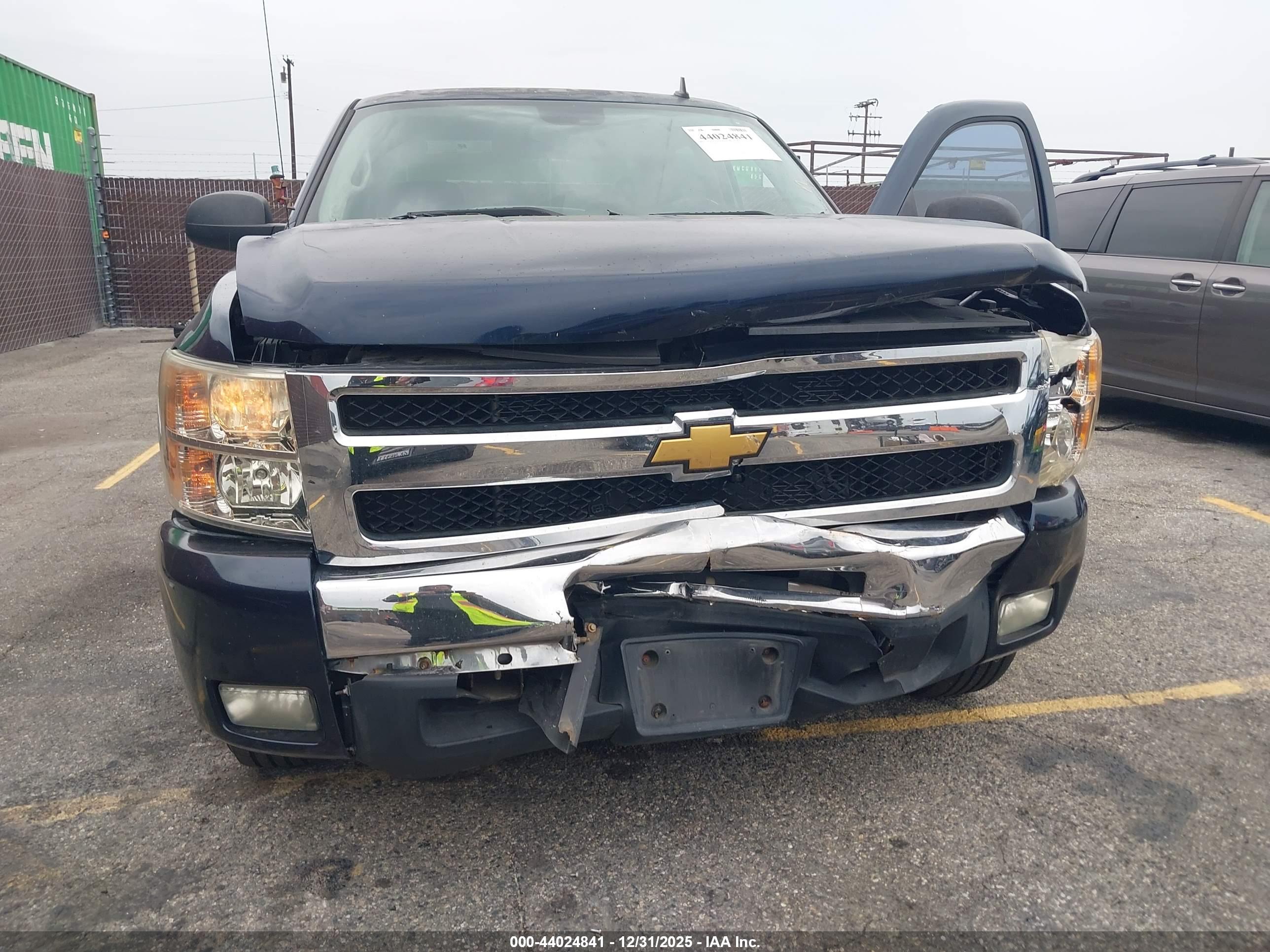 CHEVROLET SILVERADO image 6