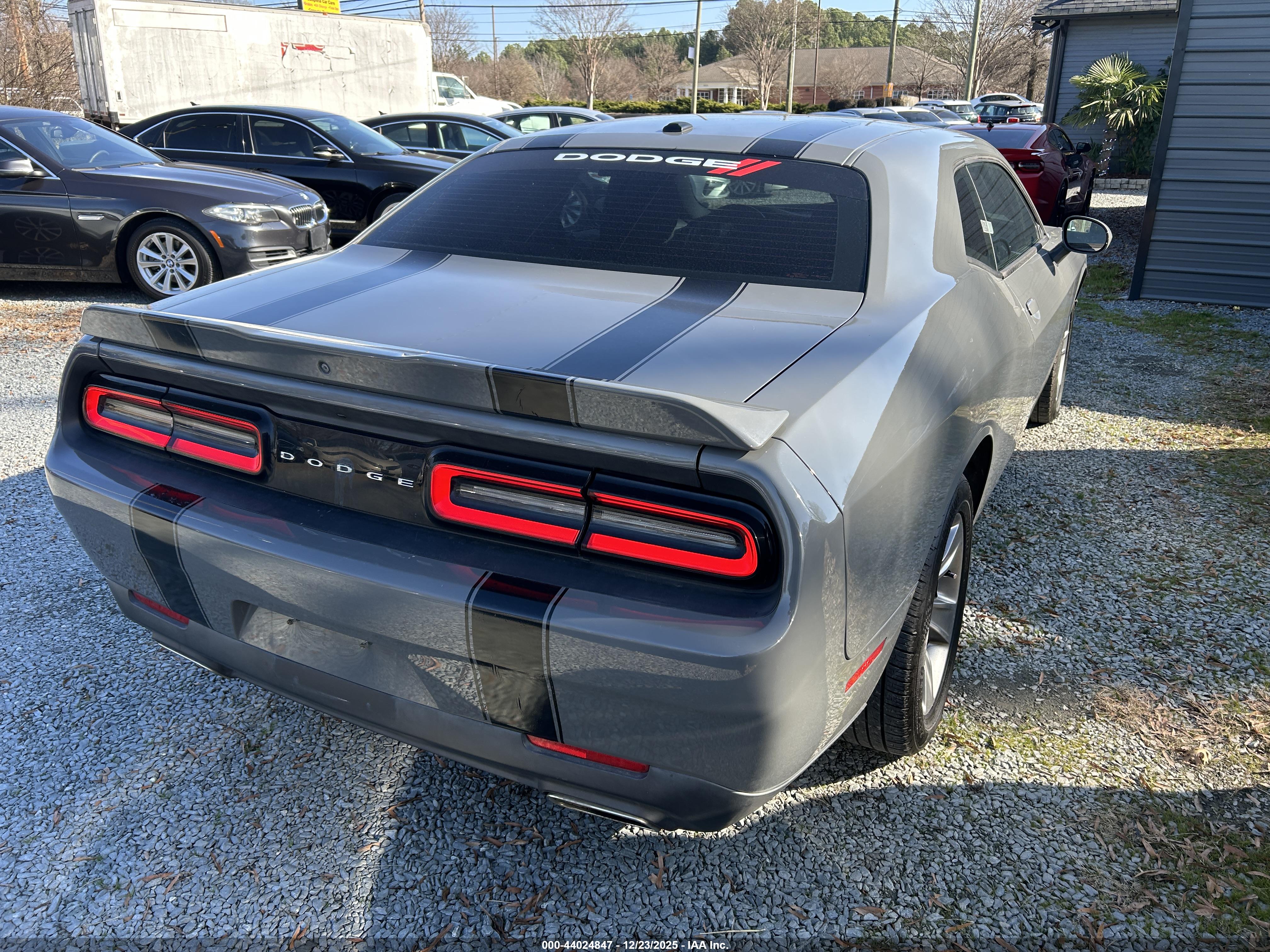 DODGE CHALLENGER image 4