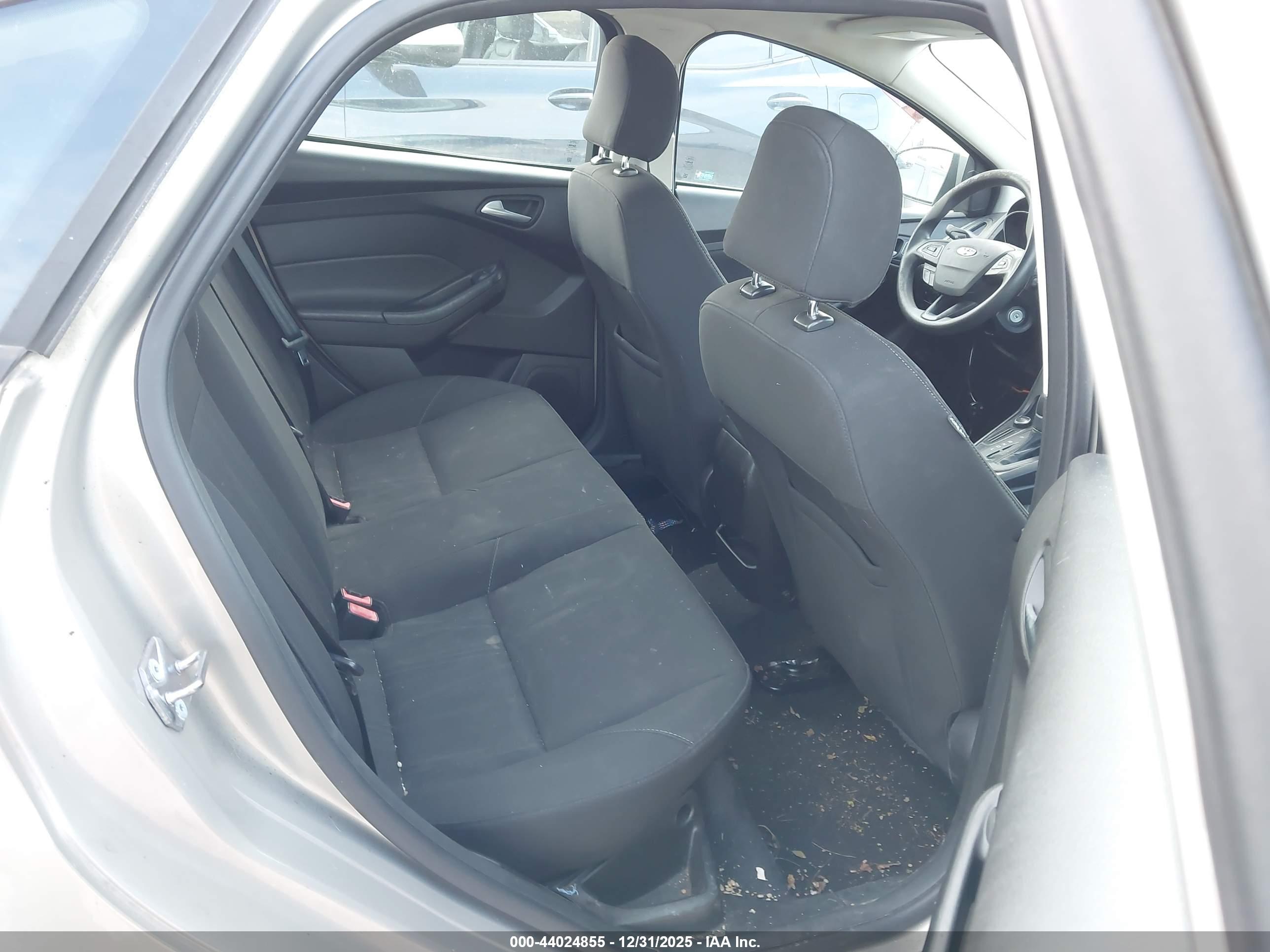 FORD FOCUS image 8