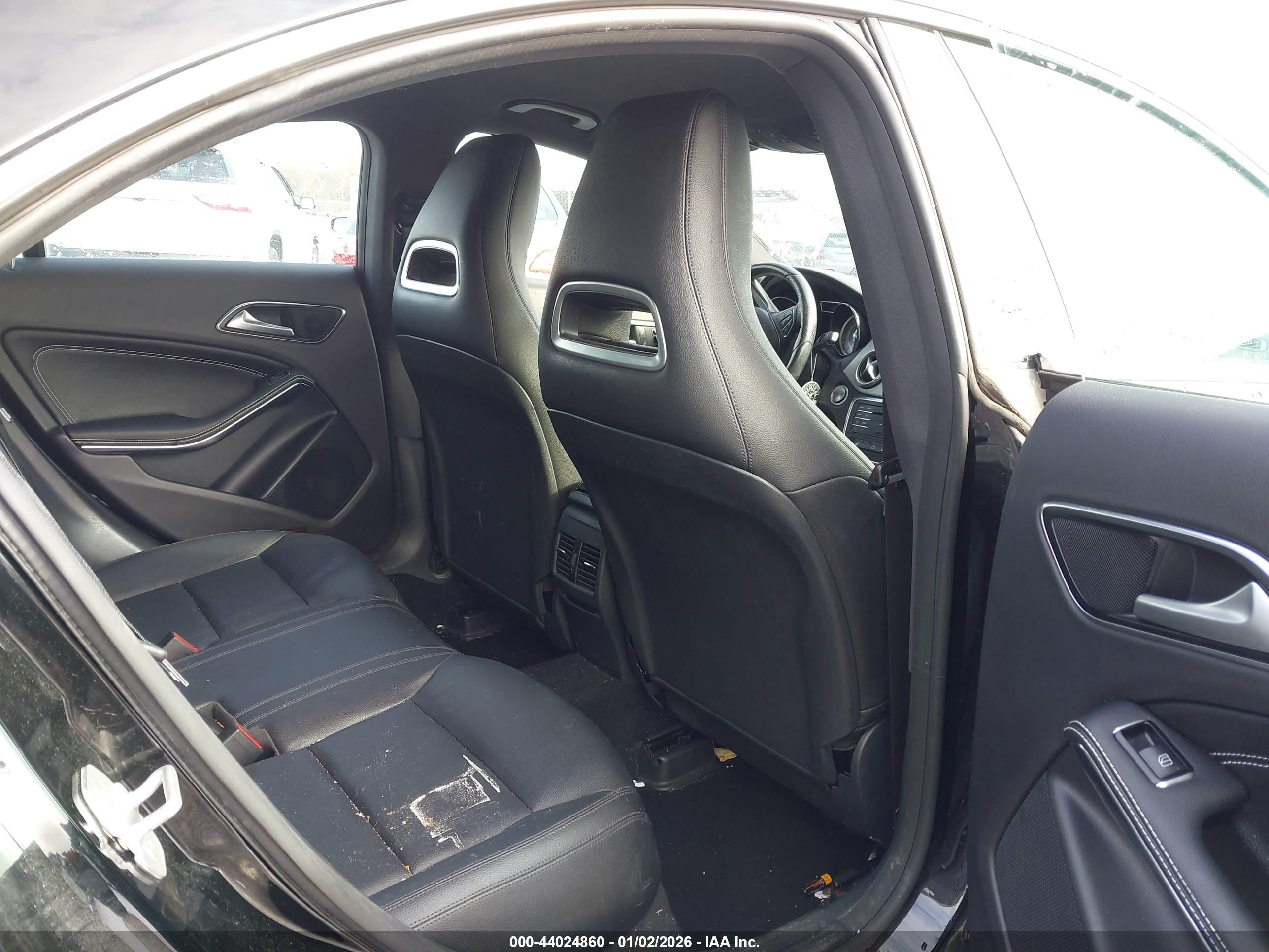 MERCEDES-BENZ CLA image 8