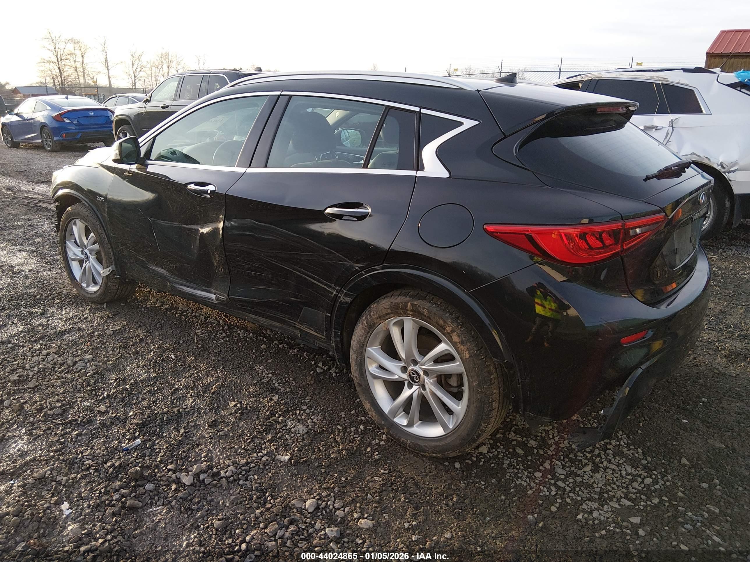 INFINITI QX30 image 3