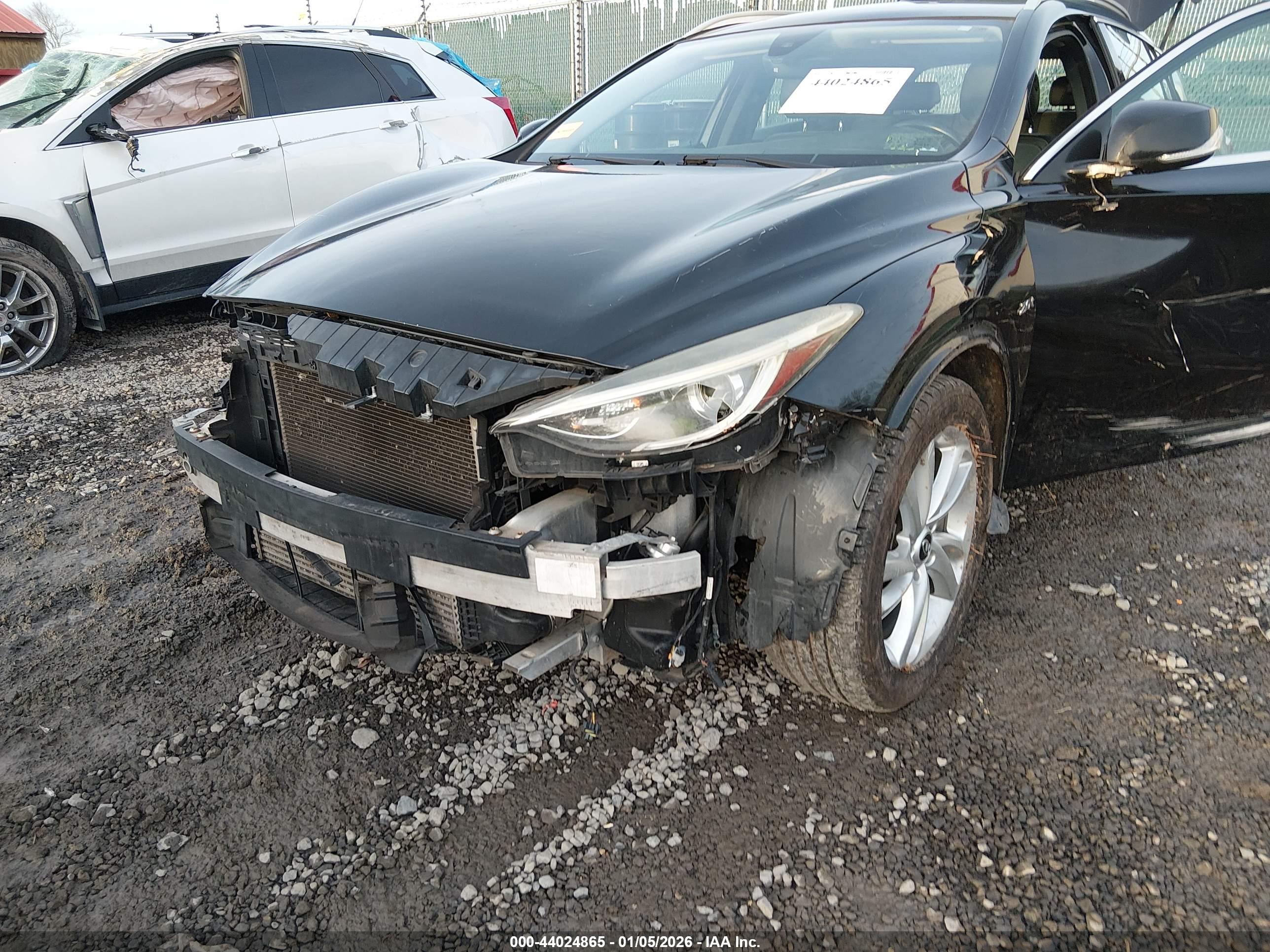 INFINITI QX30 image 6