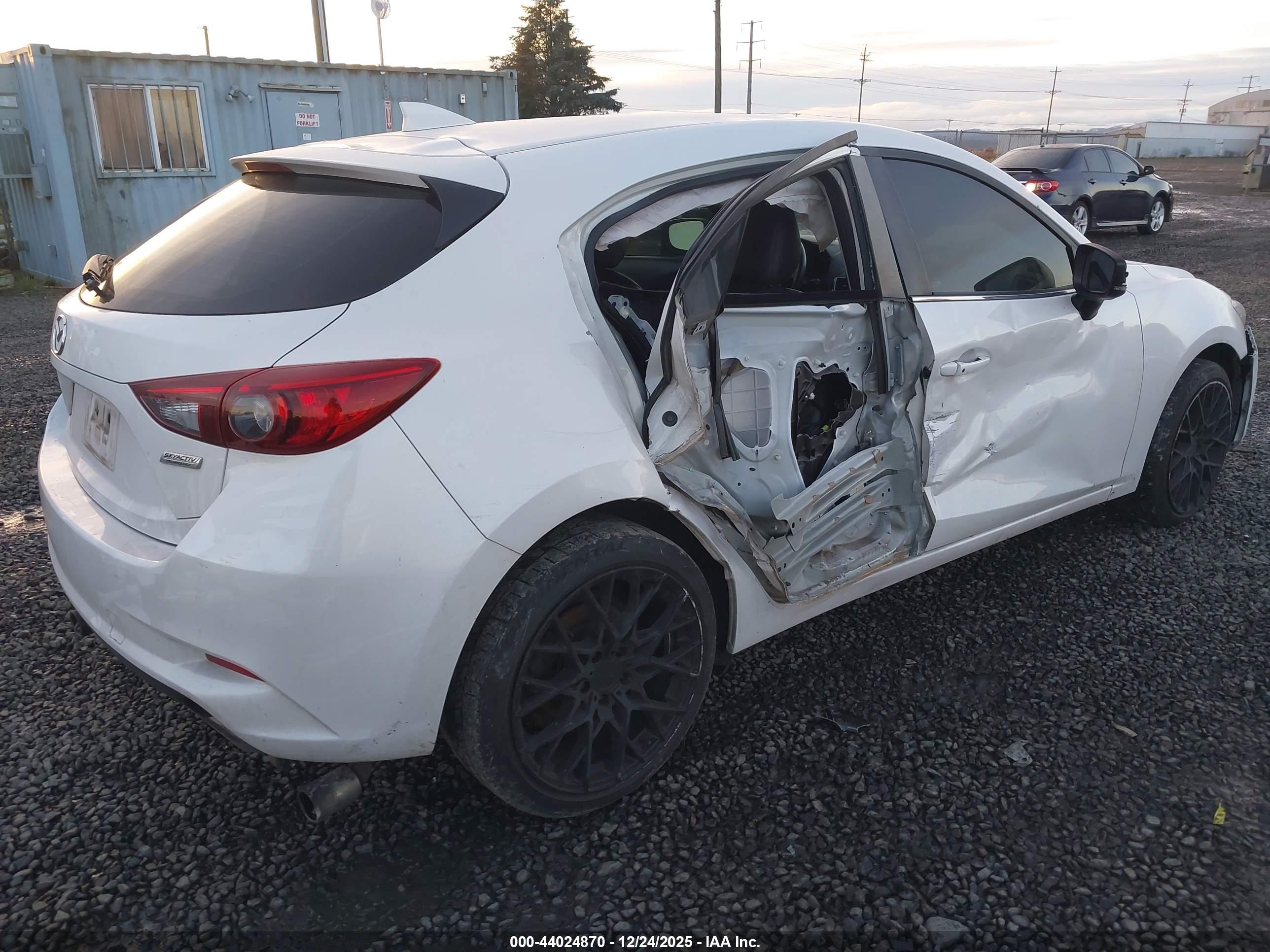 MAZDA MAZDA3 image 4