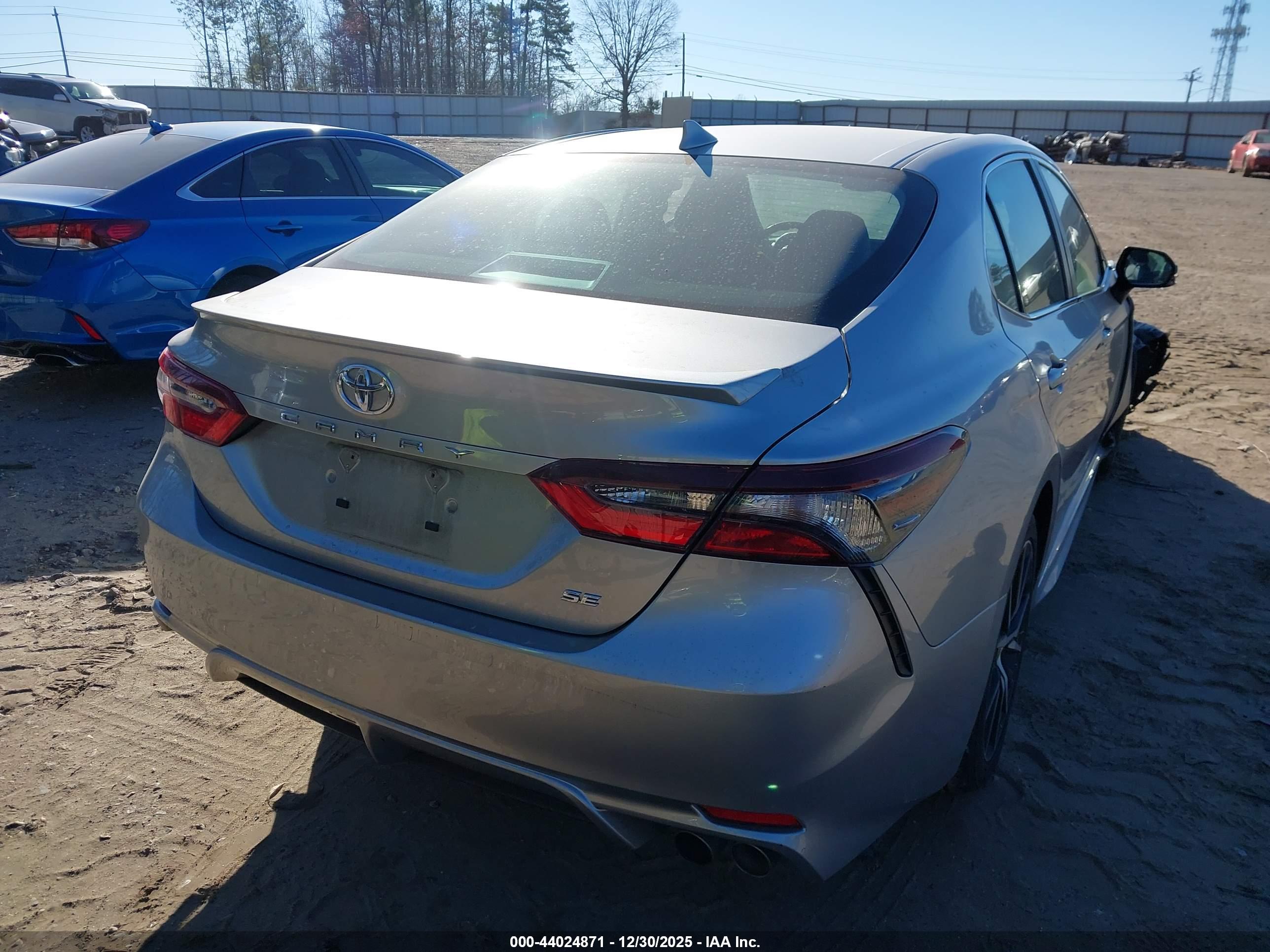 TOYOTA CAMRY image 4