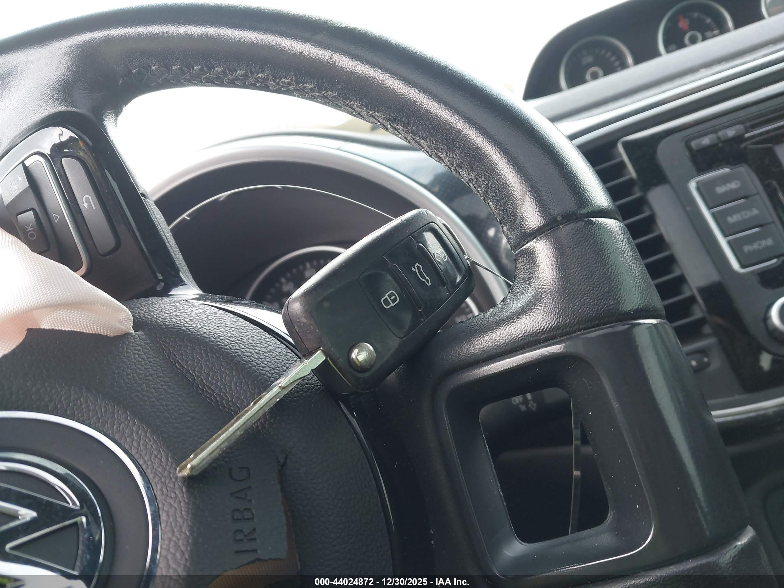 VOLKSWAGEN BEETLE image 11
