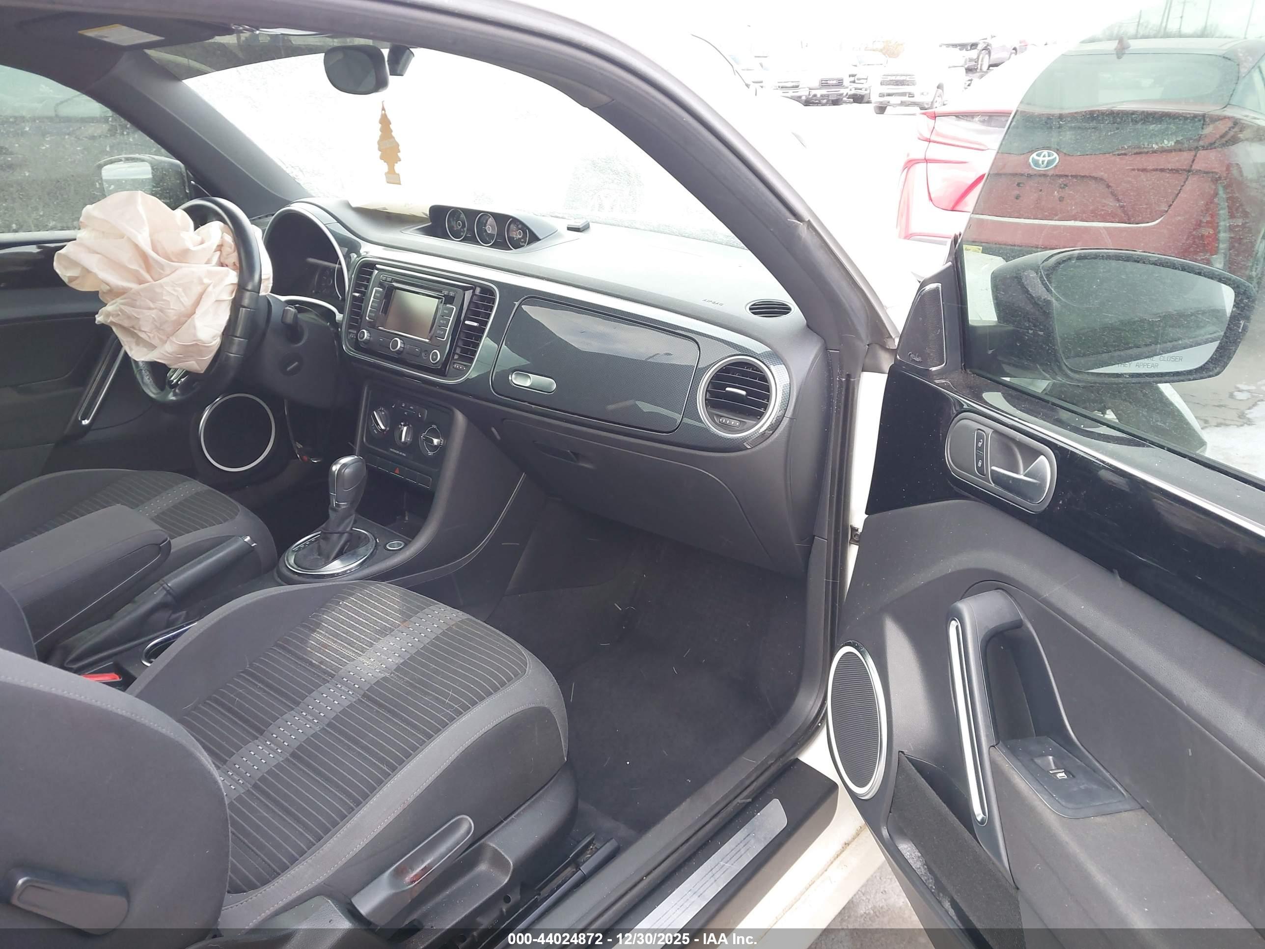 VOLKSWAGEN BEETLE image 5