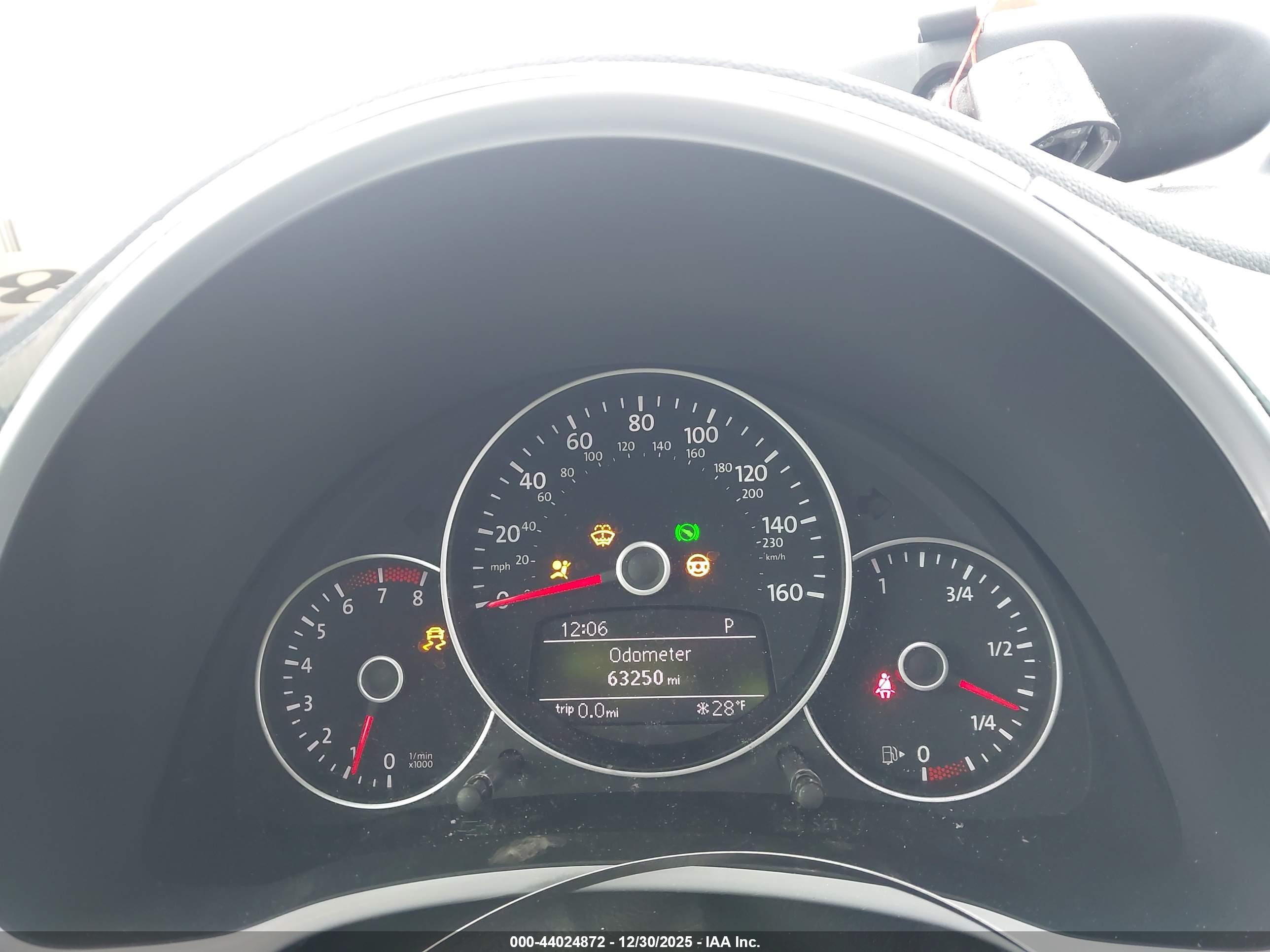 VOLKSWAGEN BEETLE image 7