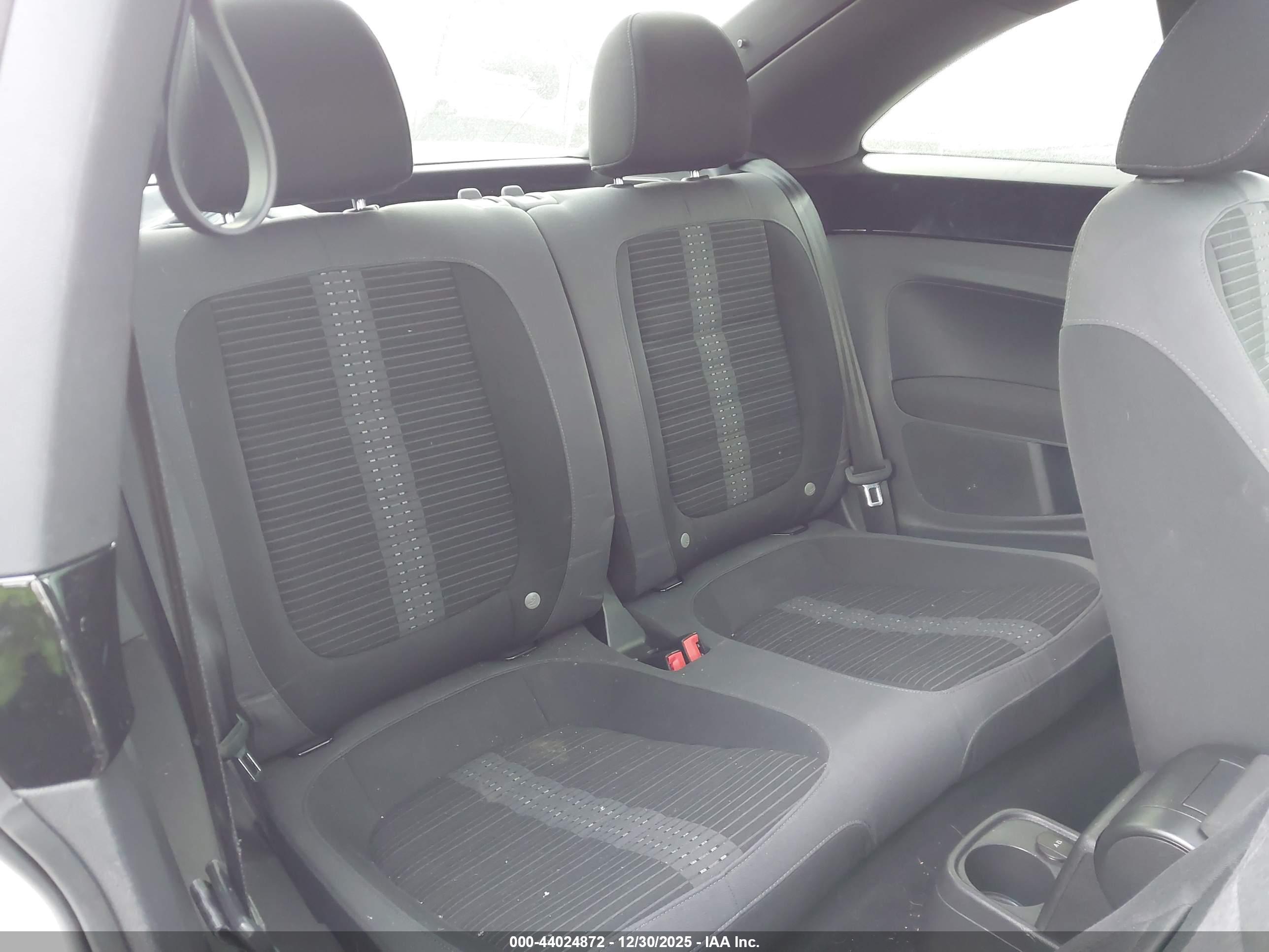 VOLKSWAGEN BEETLE image 8
